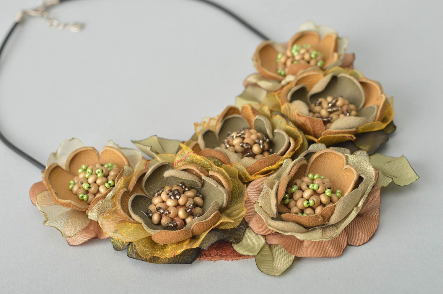 Handmade Blumen Collier Leder Schmuck Accessoire für Frauen khaki massiv foto 4
