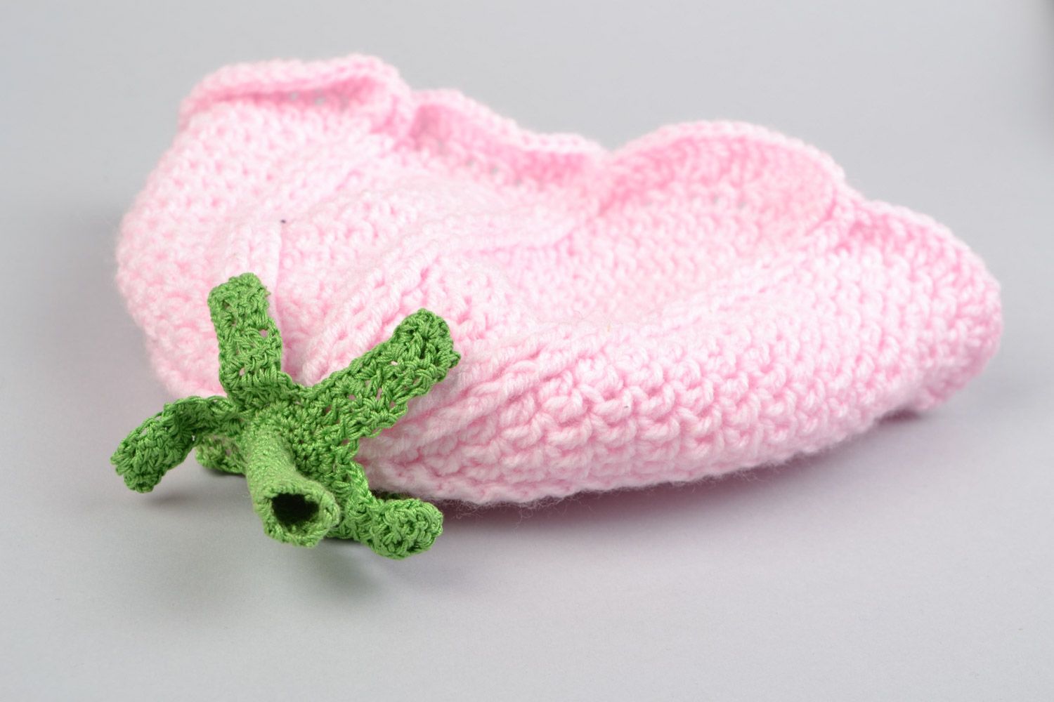 Bonnet tricoté rose en acrylique pour enfant fait main original Clochette photo 3