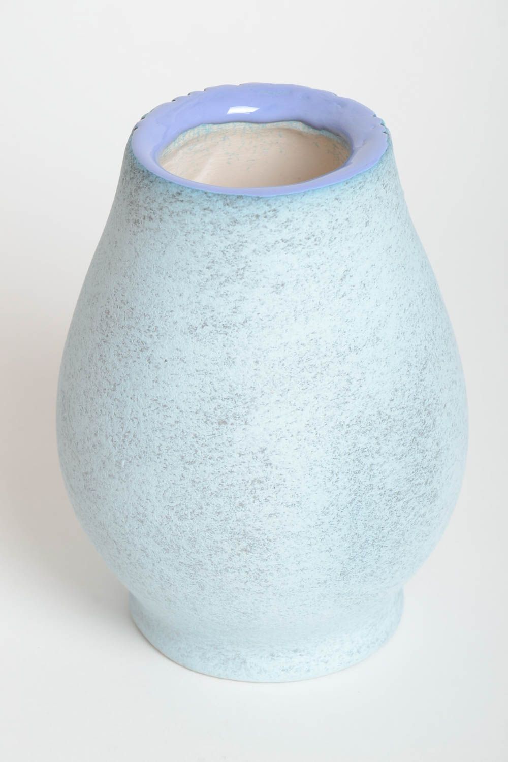Vase argile fait main Déco maison de tons bleu ciel et ornements Cadeau original photo 5
