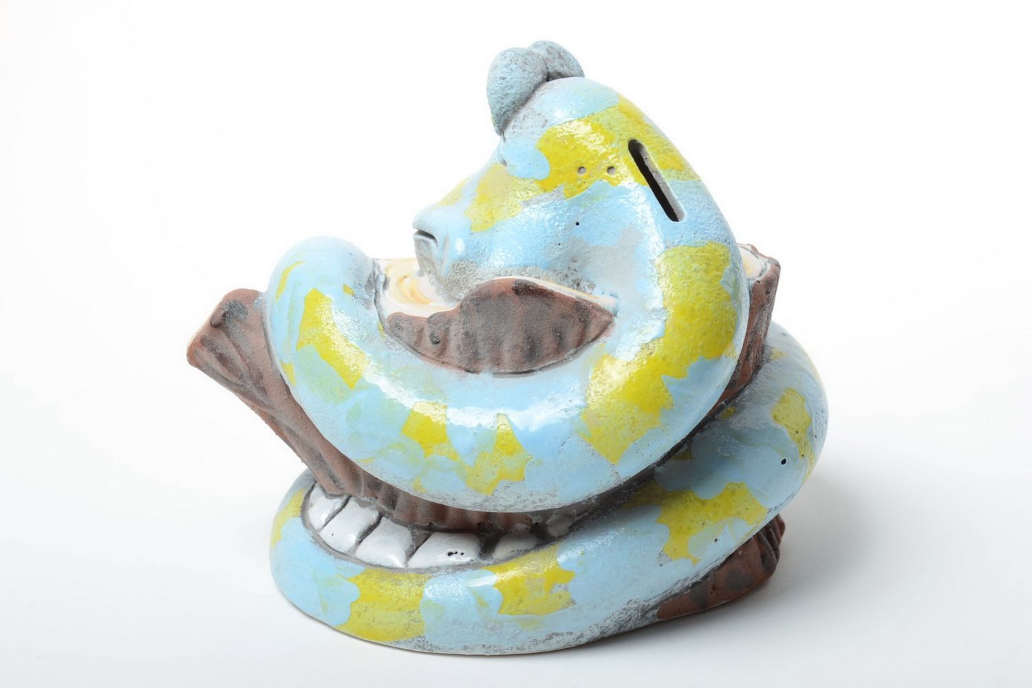Handmade Sparbüchse aus Keramik Schlange auf Baumstumpf mit Pigmenten bemalt foto 3