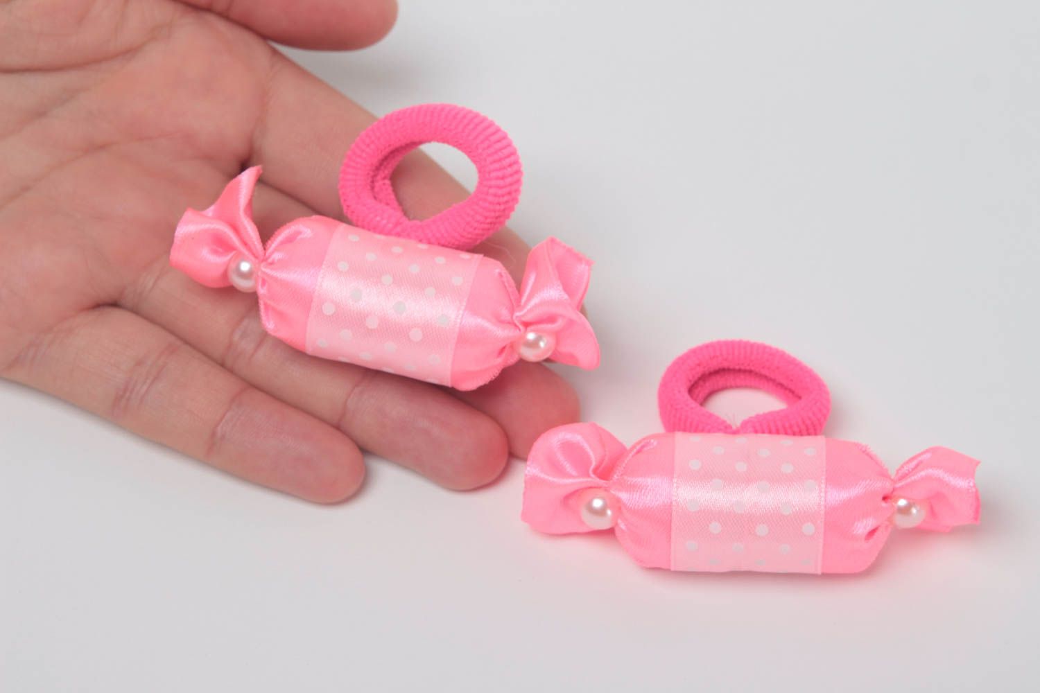 Детские резинки для волос из атласа в виде конфет набор 2 шт розовые хенд мейд фото 5
