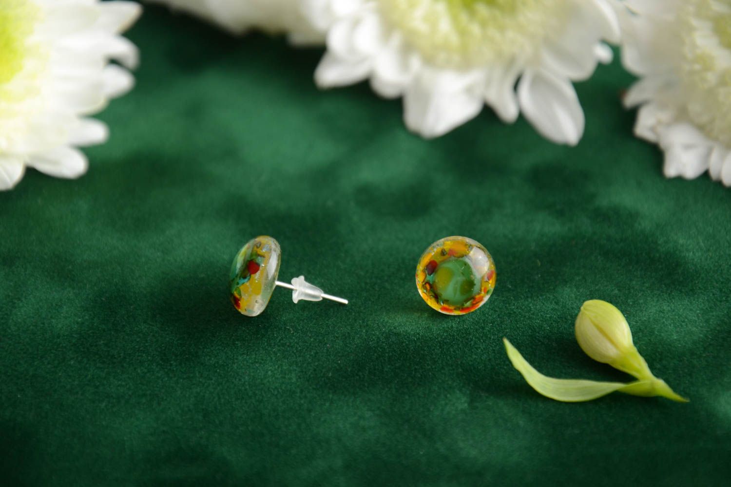 Boucles d'oreilles puces en verre fusing rondes faites main petites design photo 1