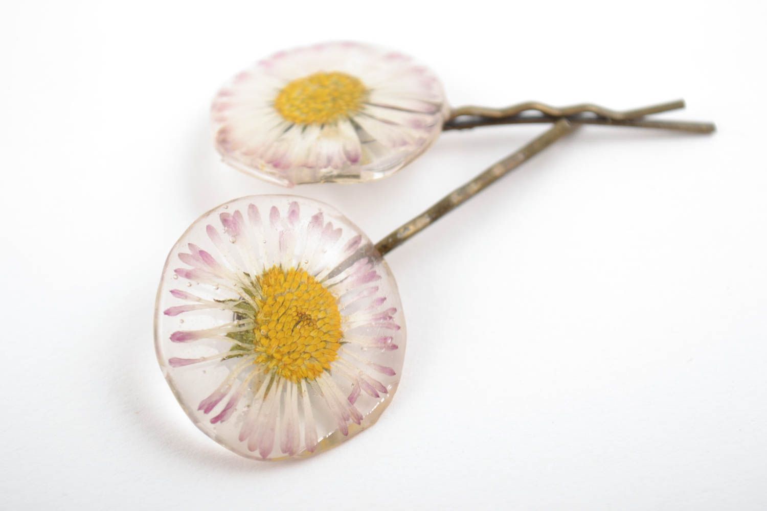 Set of 2 handmade decorative metal hair pins with daisy flowers in epoxy resin photo 5