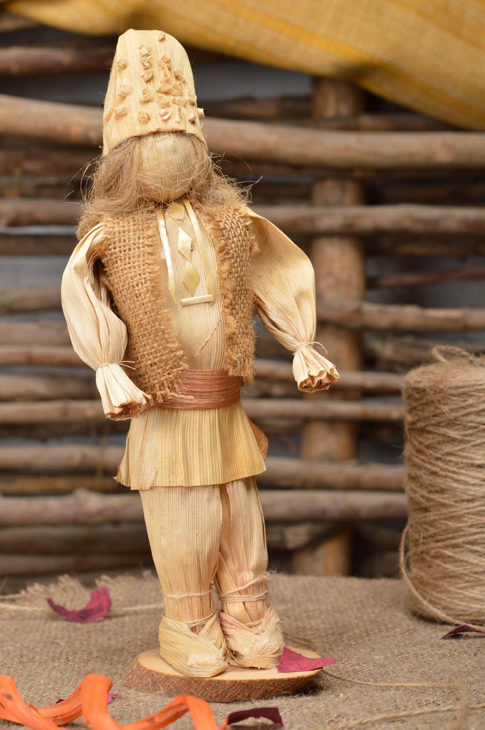 Figurine poupée ethnique faite main en feuilles petite originale jeune homme photo 1