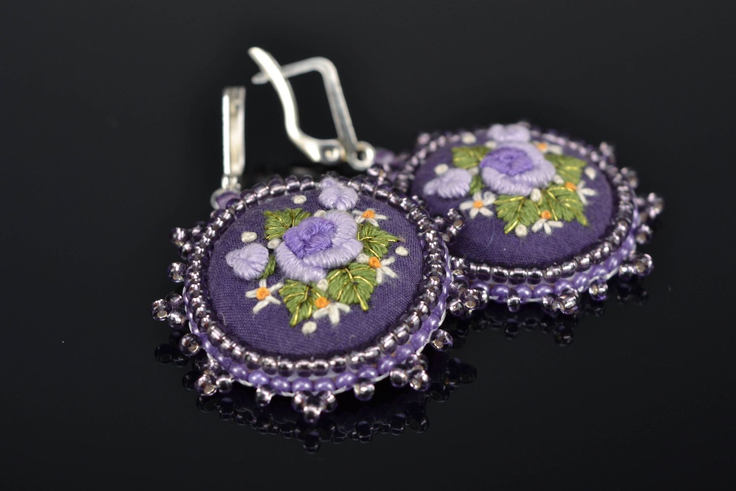 Satin stitch embroidered round earrings Roses photo 1