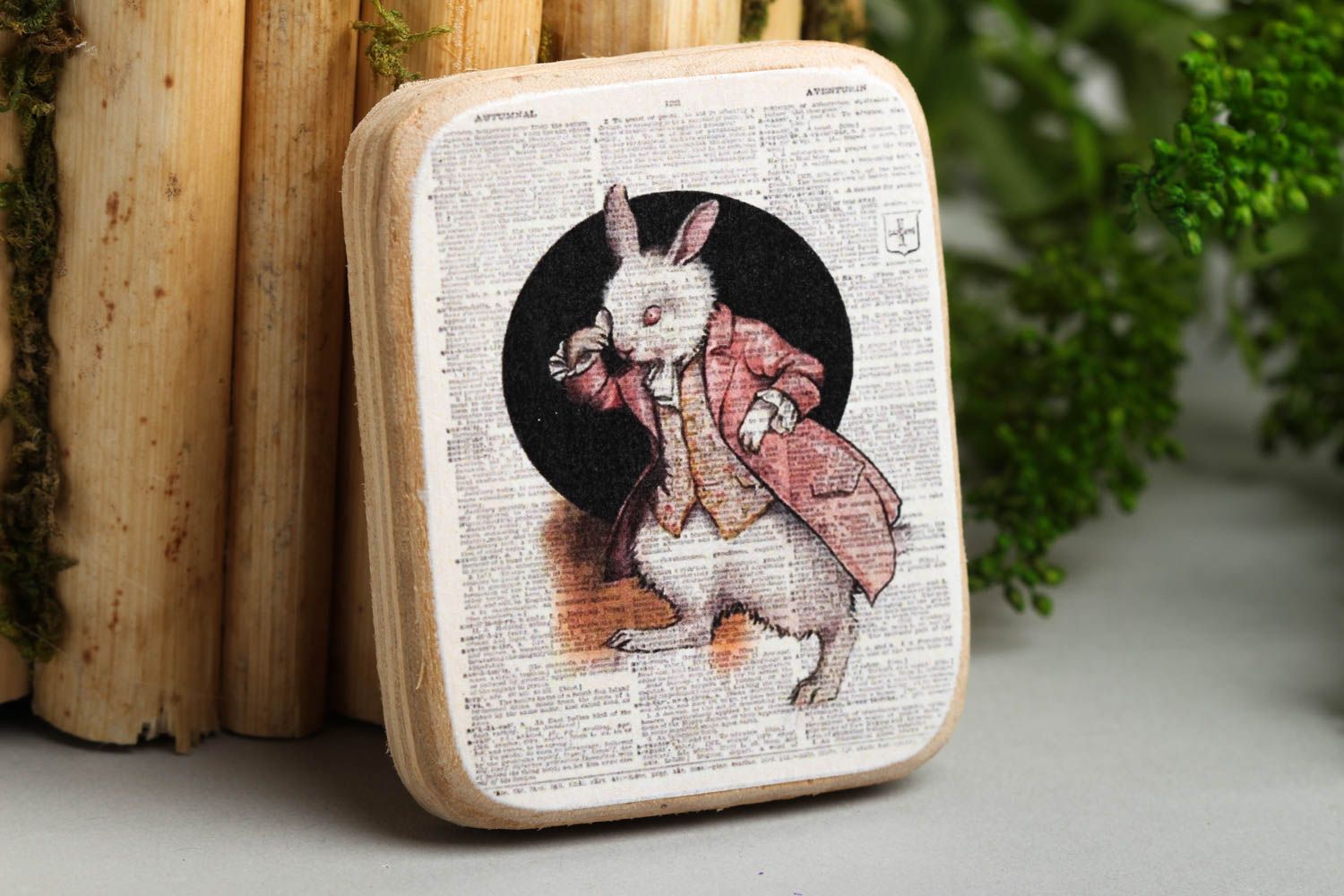 Магнит ручной работы подарок из дерева магнит на холодильник с кроликом фото 1