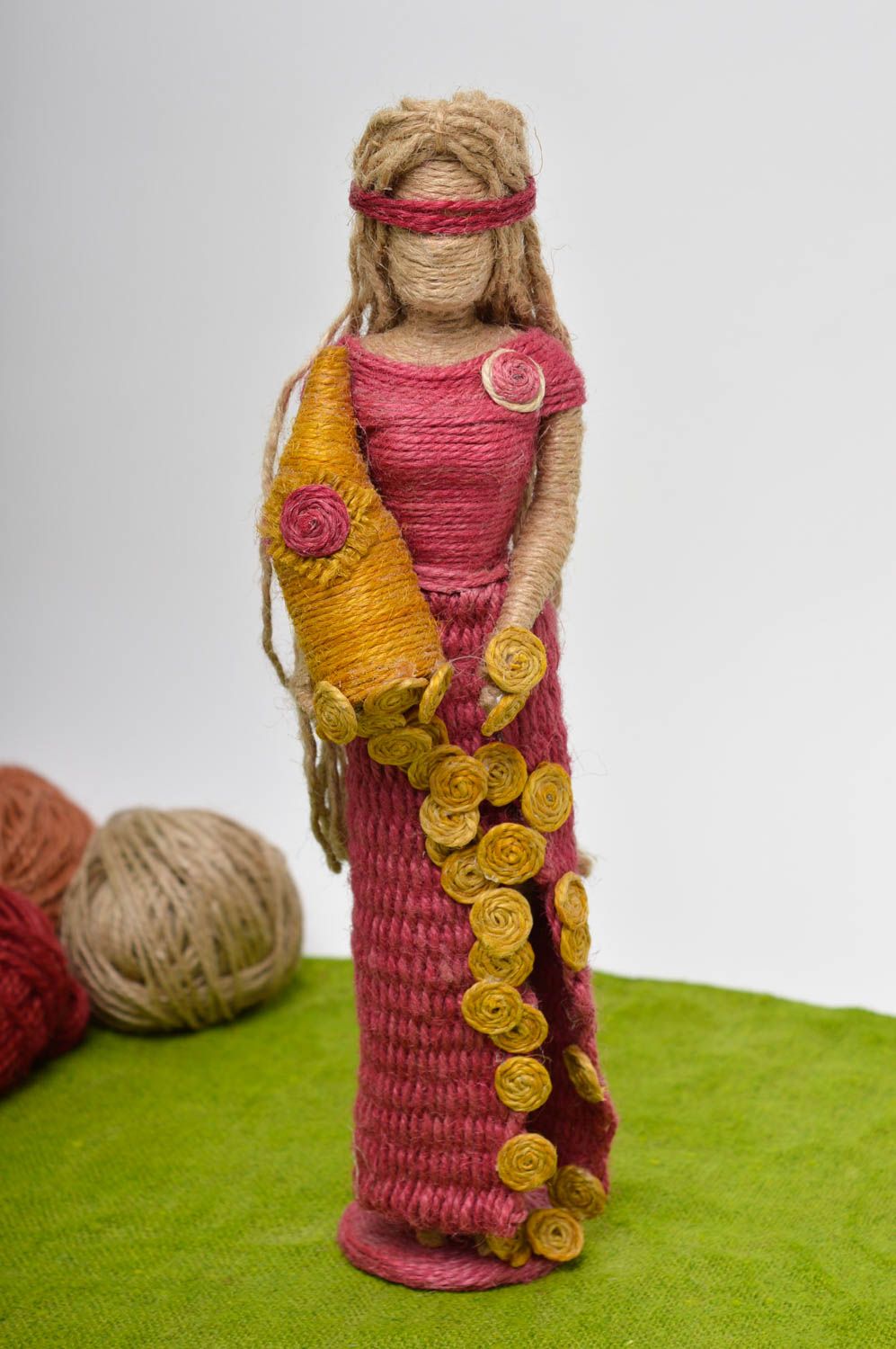 Figurine femme faite main Grande statuette Déco maison ficelle Déesse Chance photo 1