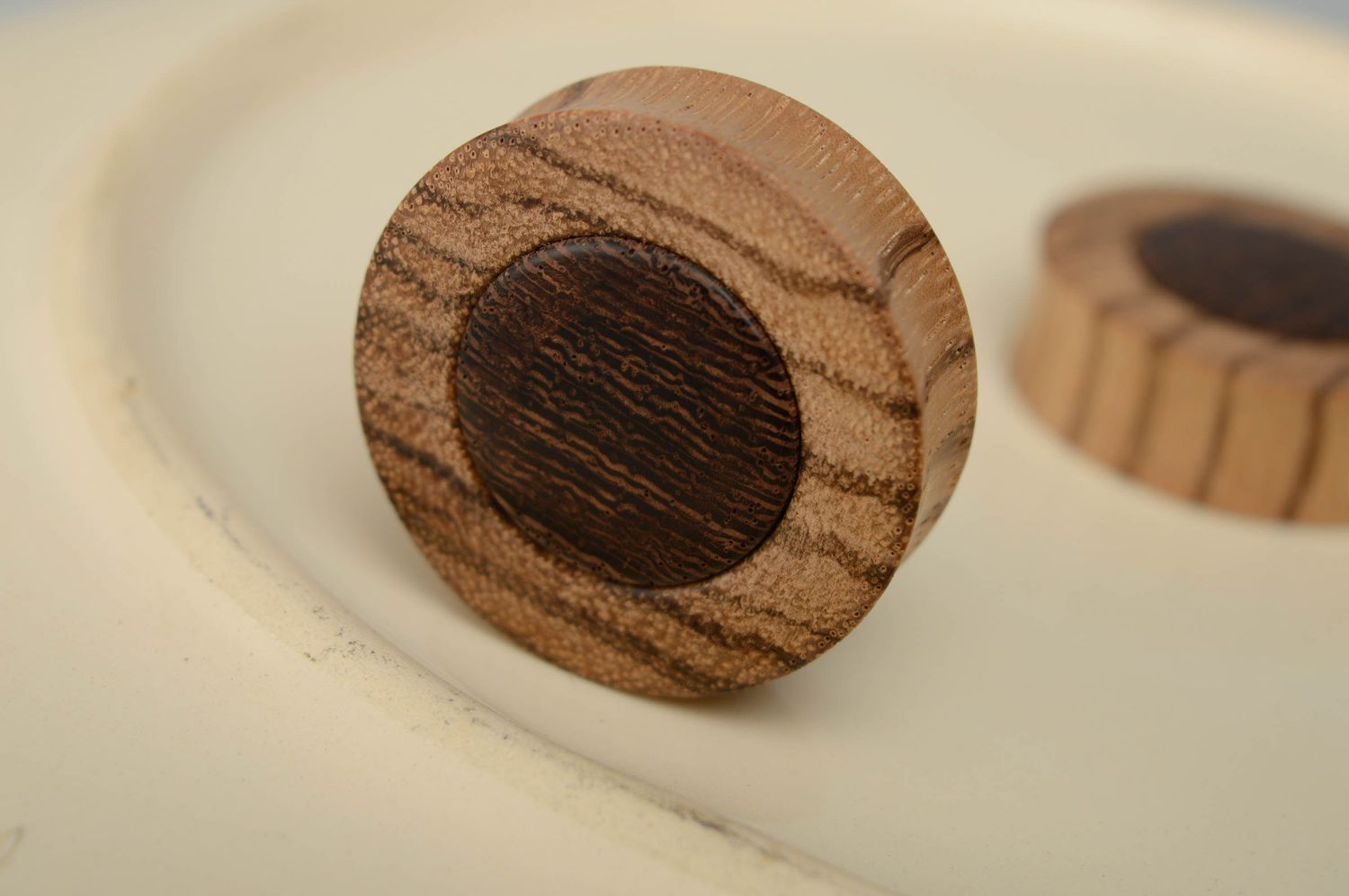 Handmade Plugs aus Holz foto 5