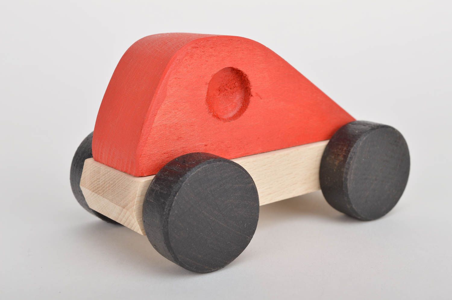 Rotes handmade Spielzeug Holz Auto Geschenk für Kinder Spielzeug aus Holz grell foto 3