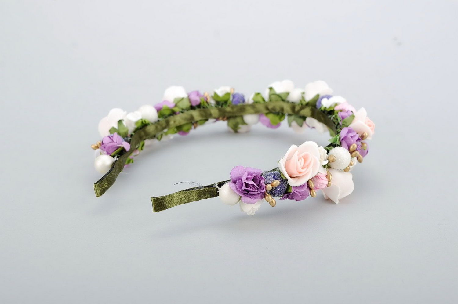Headband with artificial roses photo 5