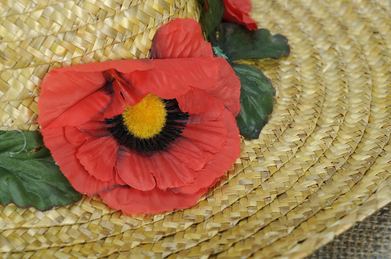 Women's hat with poppies photo 3