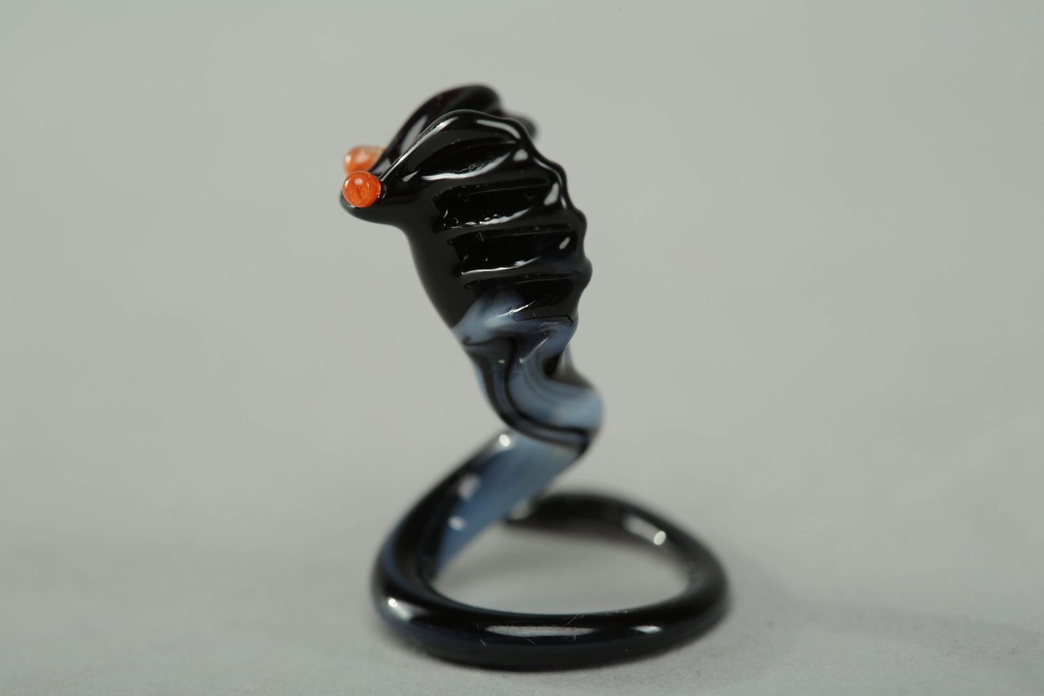 Figura de cristal artesanal Cobra negra foto 2