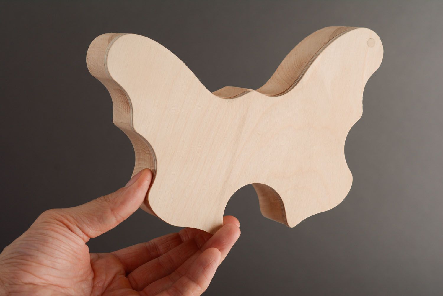 Cajita de madera con forma de mariposa foto 4