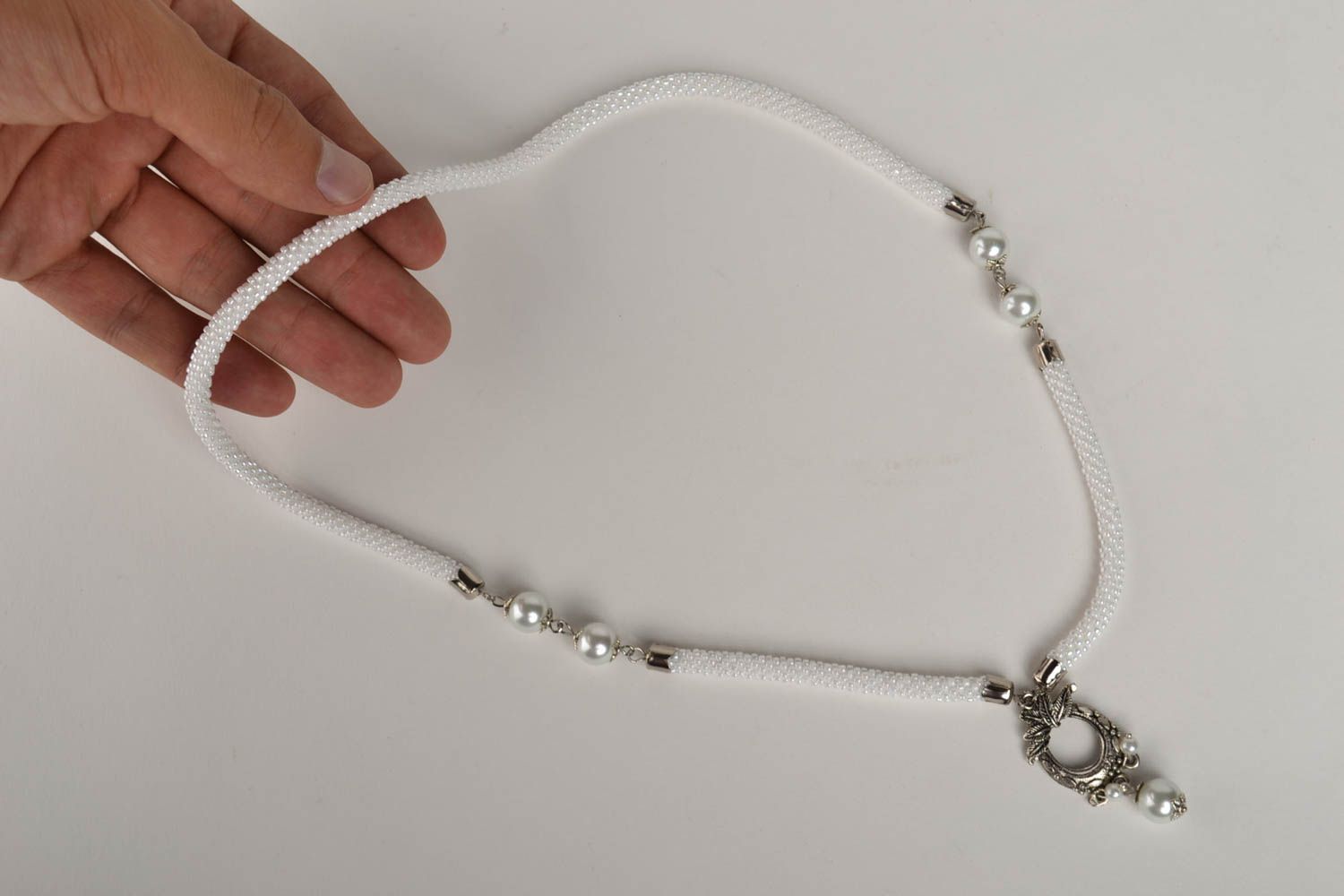 Collier spirale Bijou fait main Cadeau femme blanc perles de rocaille design photo 5