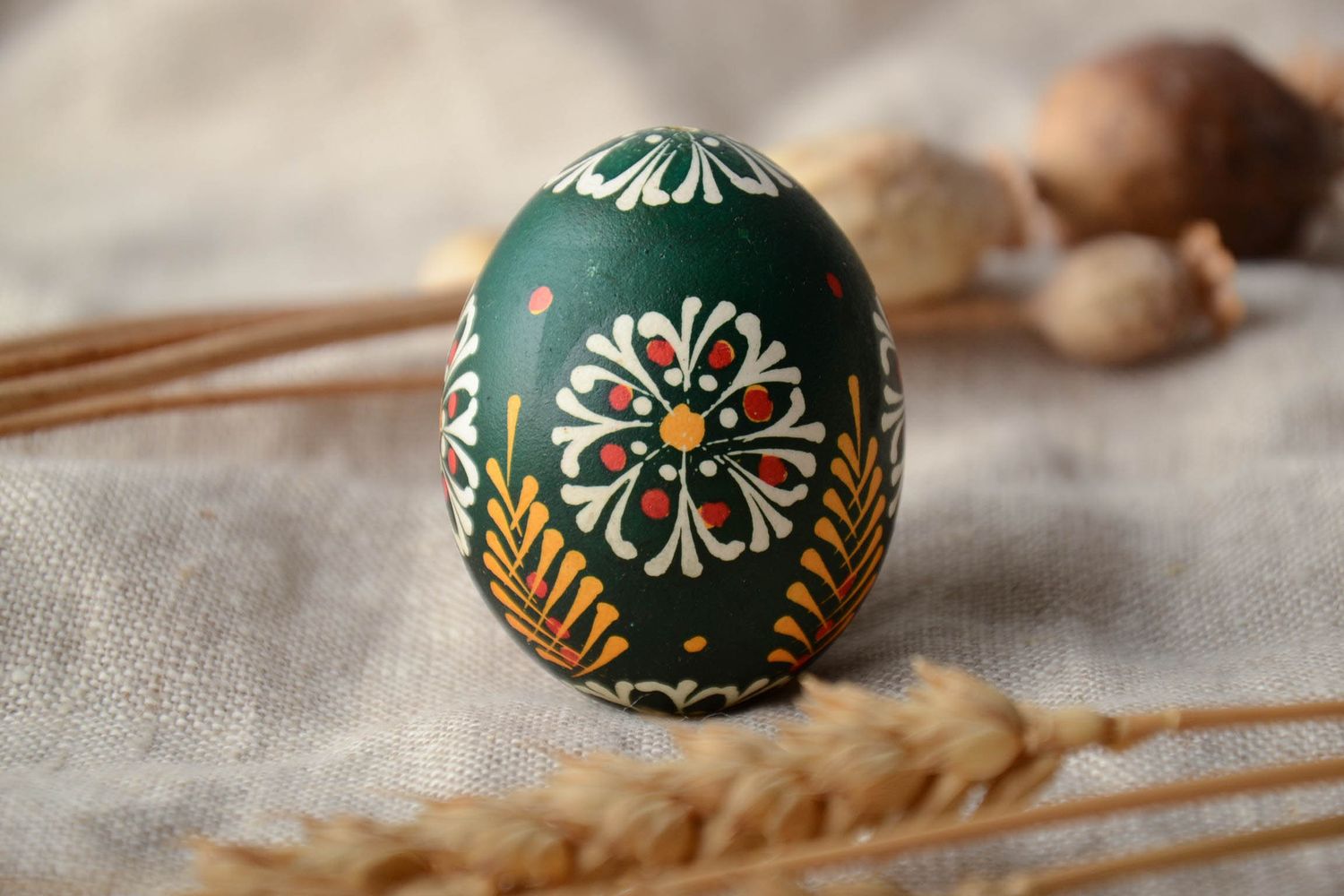 Huevo de Pascua pintado en técnica de lemkos foto 1