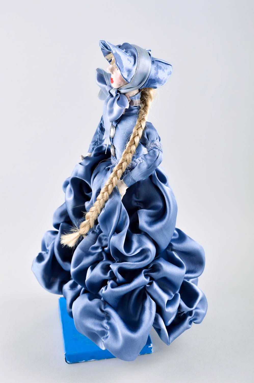 Muñeca hecha a mano con vestido azul souvenir original juguete de colección foto 4