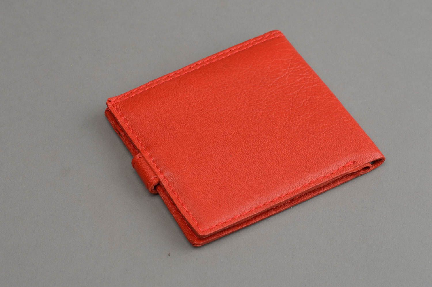 Schöne elegante rote Geldbörse Handarbeit aus Naturleder mit Knopf für Damen foto 4
