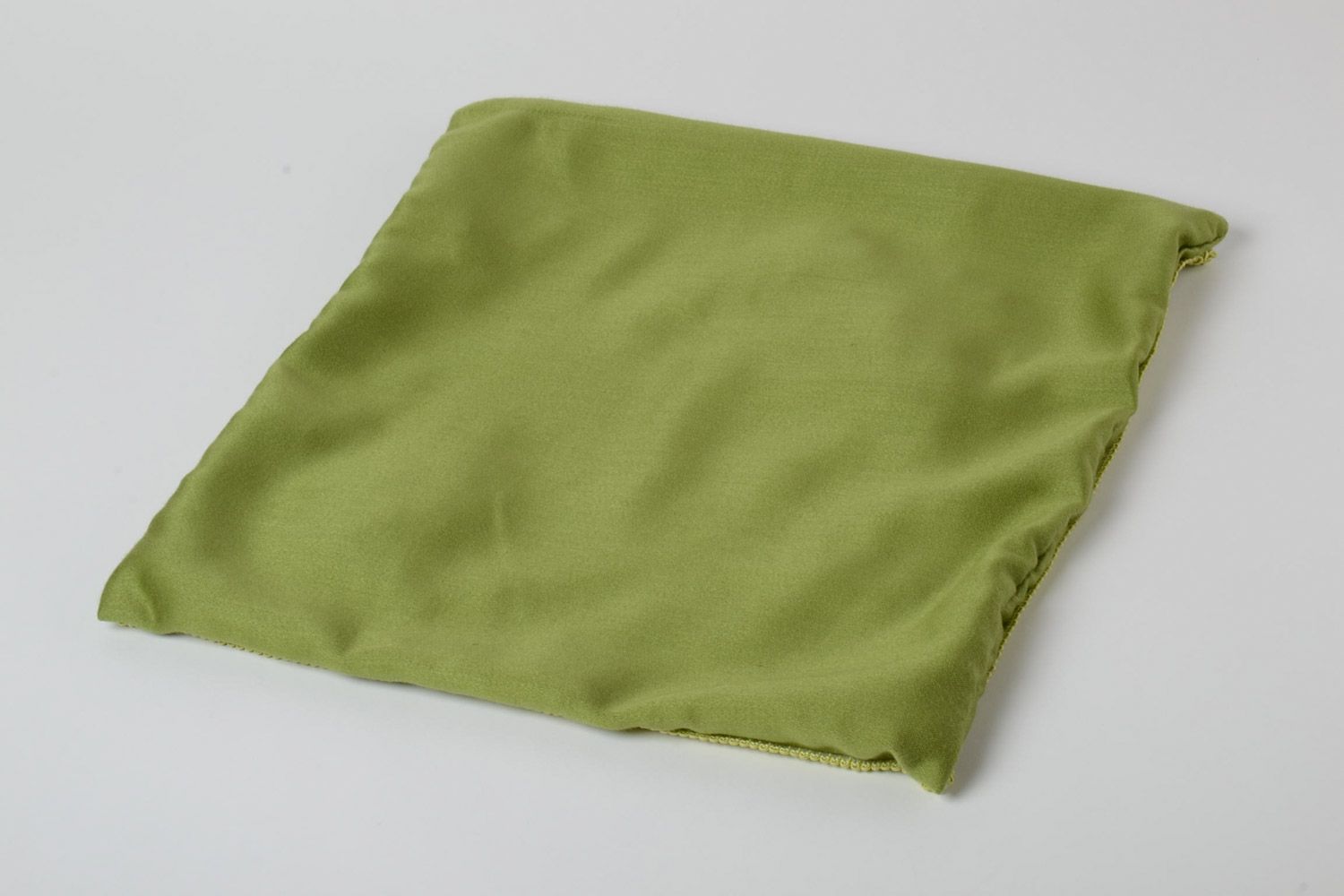 Handmade green pillowcase with satin ribbon embroidery with zipper made of gabardine photo 5