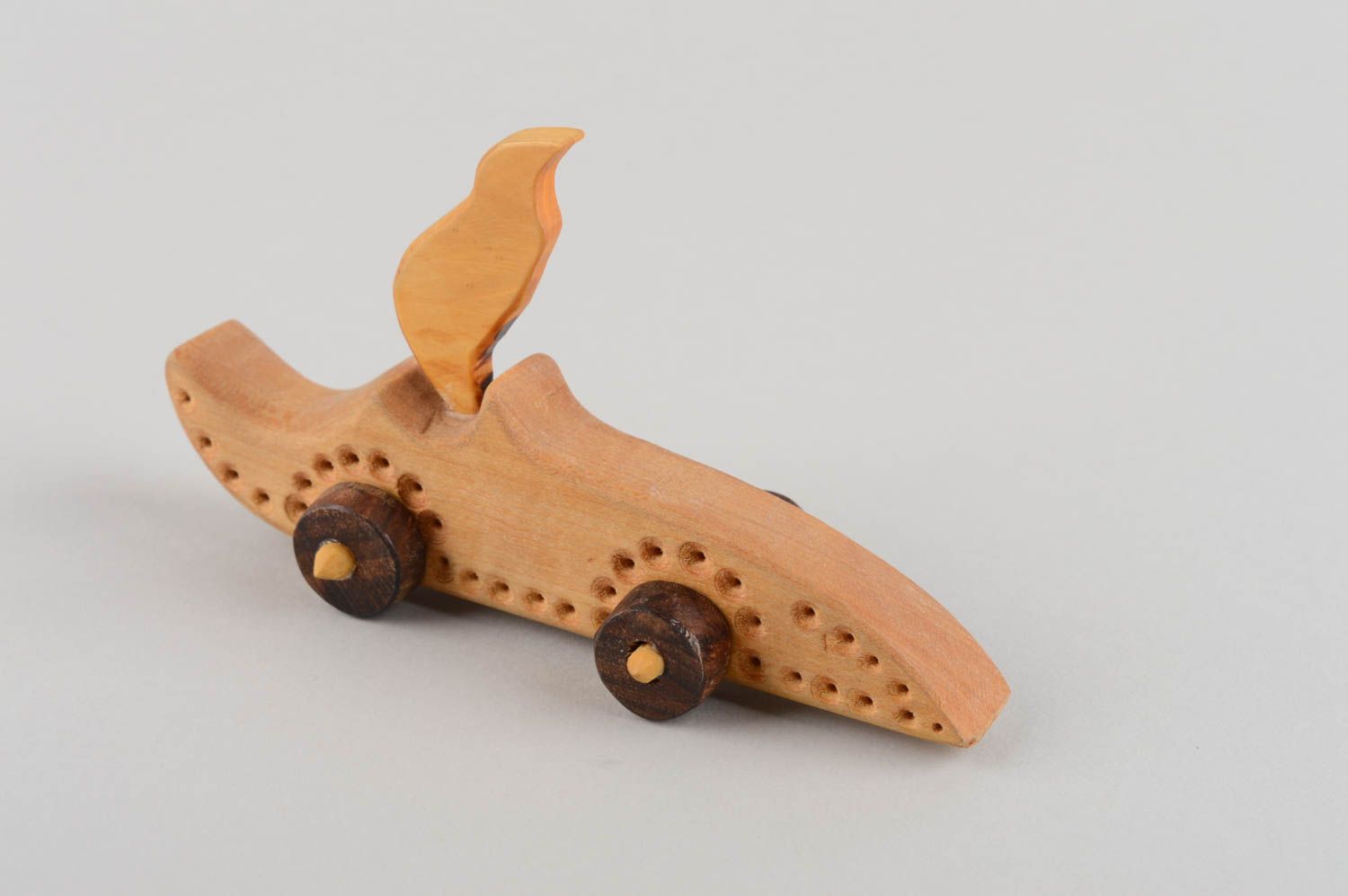 Coche de madera claro original hecho a mano juguete ecológico para niño foto 2