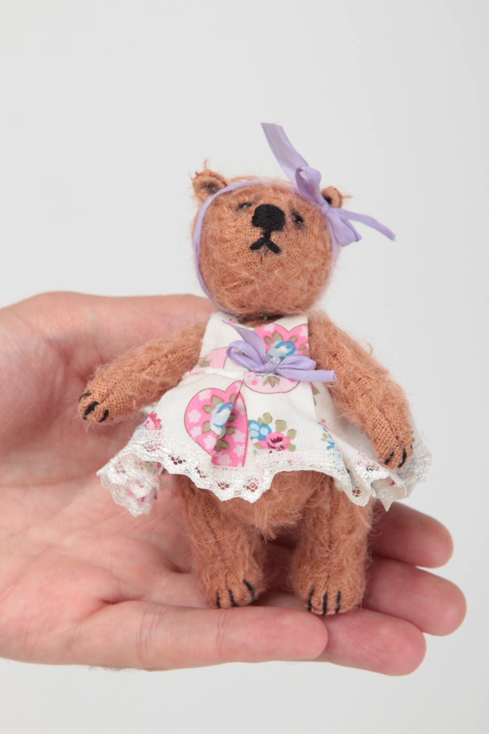 Jouet mou fait main en mohair et daim pour enfant et décor forme d'ours brun photo 5