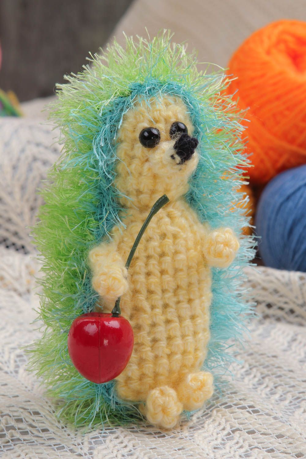 Jouet hérisson Peluche faite main tricotée au crochet Cadeau enfant mignon photo 1