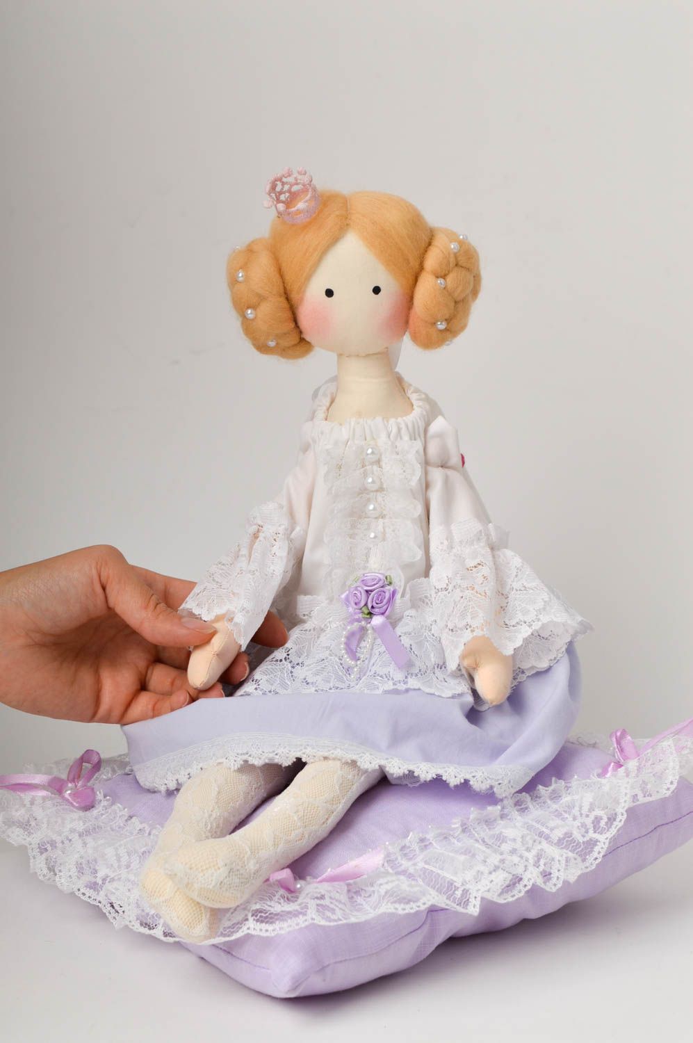 Handmade Designer Puppe auf Kissen Stoff Spielzeug künstlerische schöne Puppe foto 2