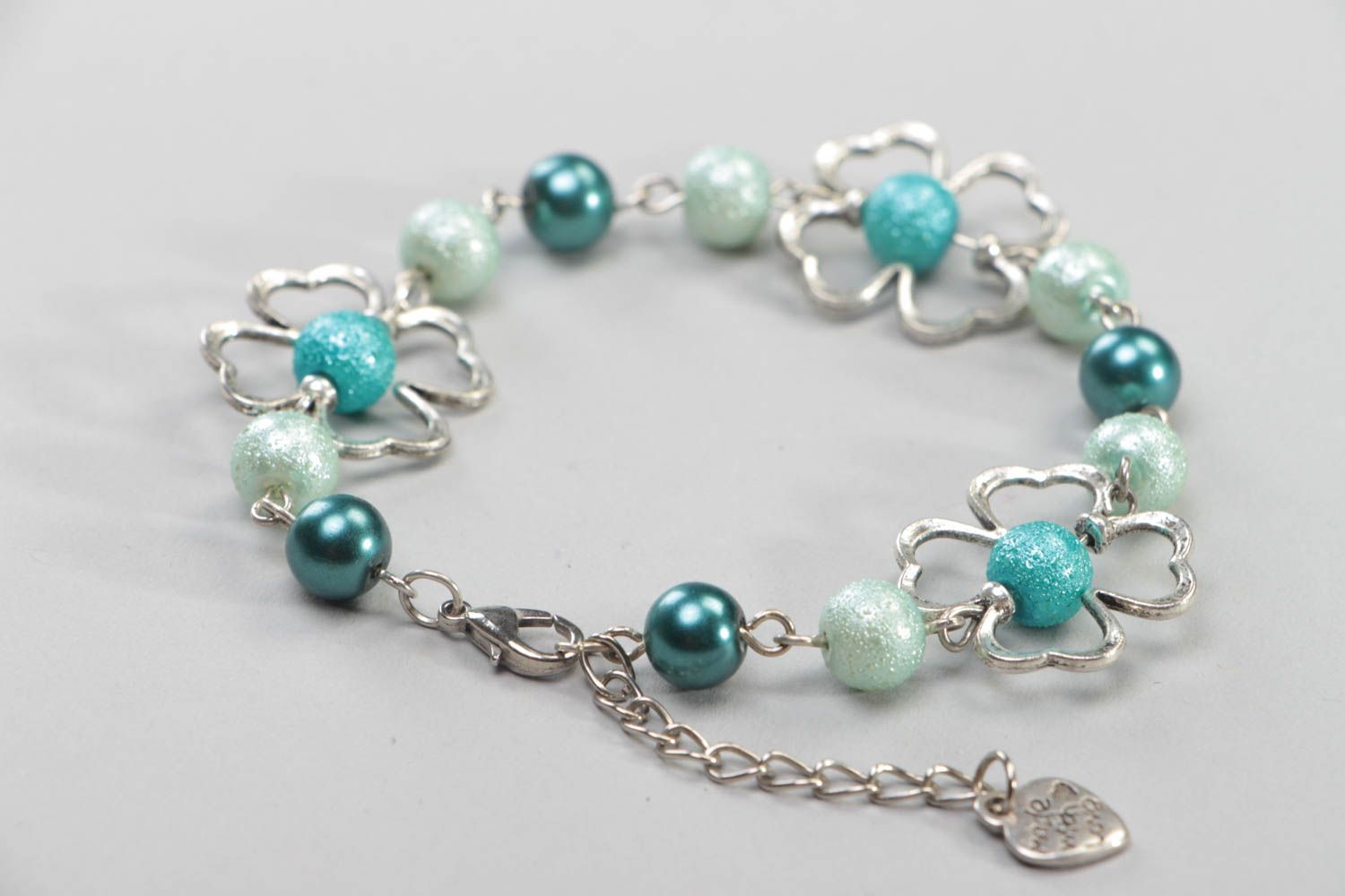 Bracelet en perles céramiques et acier fait main bleu ciel avec fleurs délicat photo 5