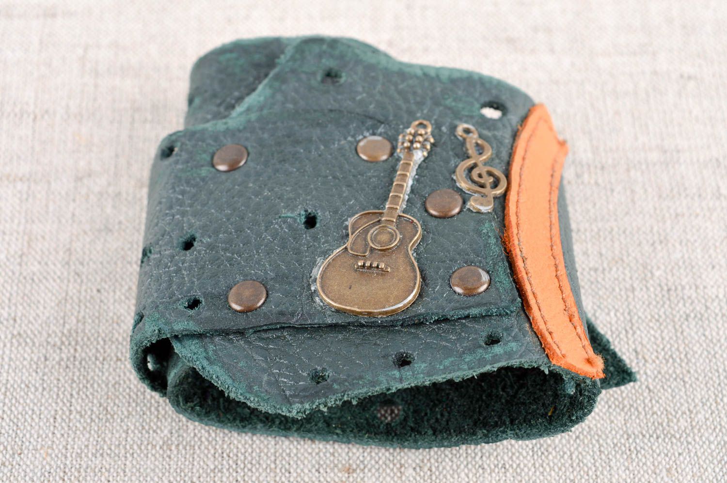 Bracelet large en cuir Bijou fait main guitare et clef de sol Cadeau pour femme photo 1