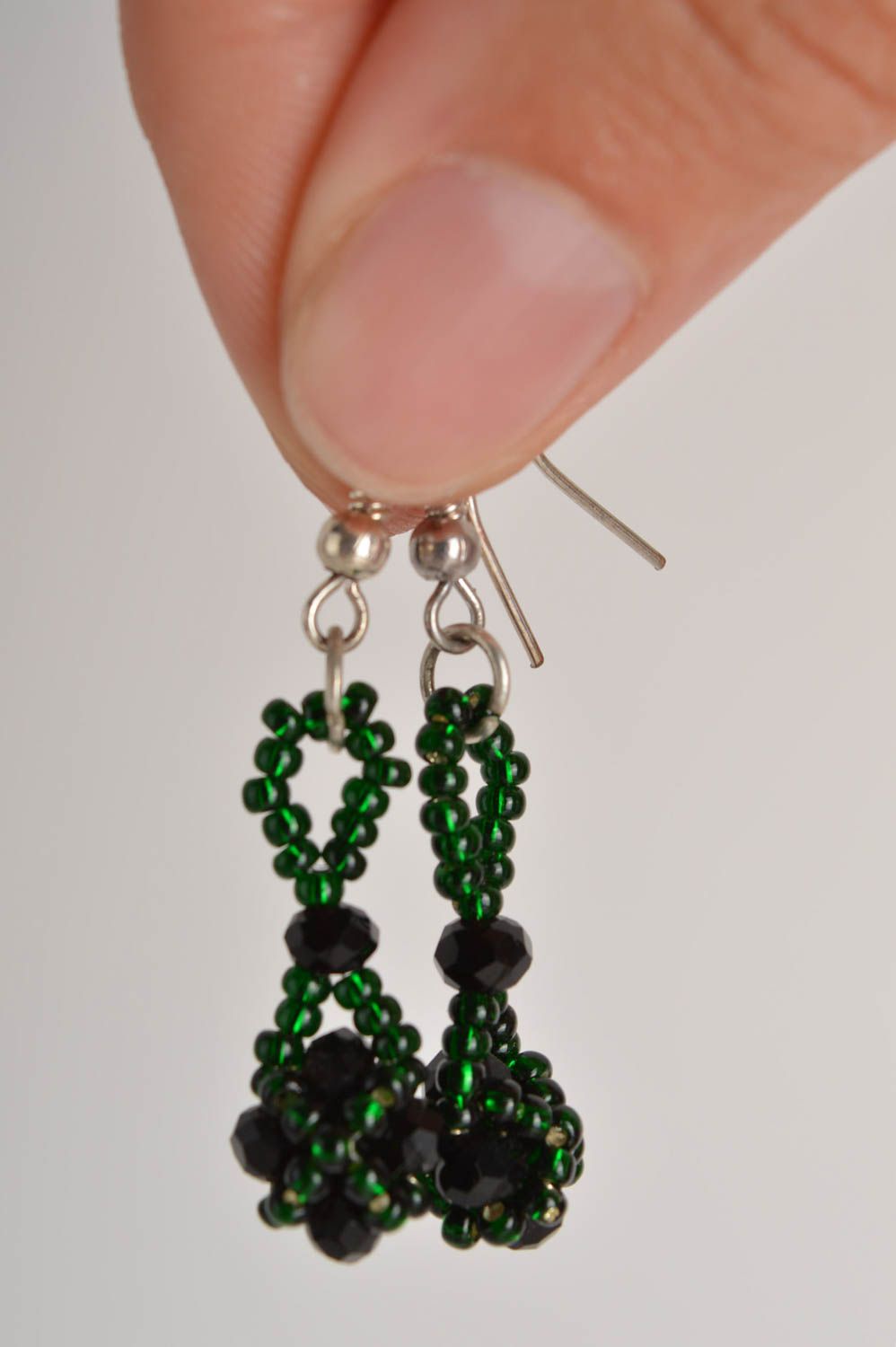 Серьги ручной работы модные серьги зеленые красивые милые серьги из бисера фото 5