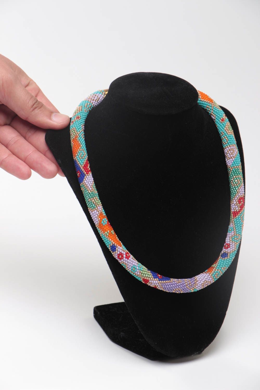 Handgemachtes buntes Litze Collier aus Glasperlen mit Muster für Frauen foto 5