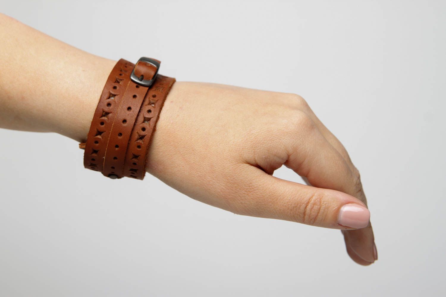 Bracelet en cuir Bijou fait main marron large unisexe Accessoire tendance photo 2