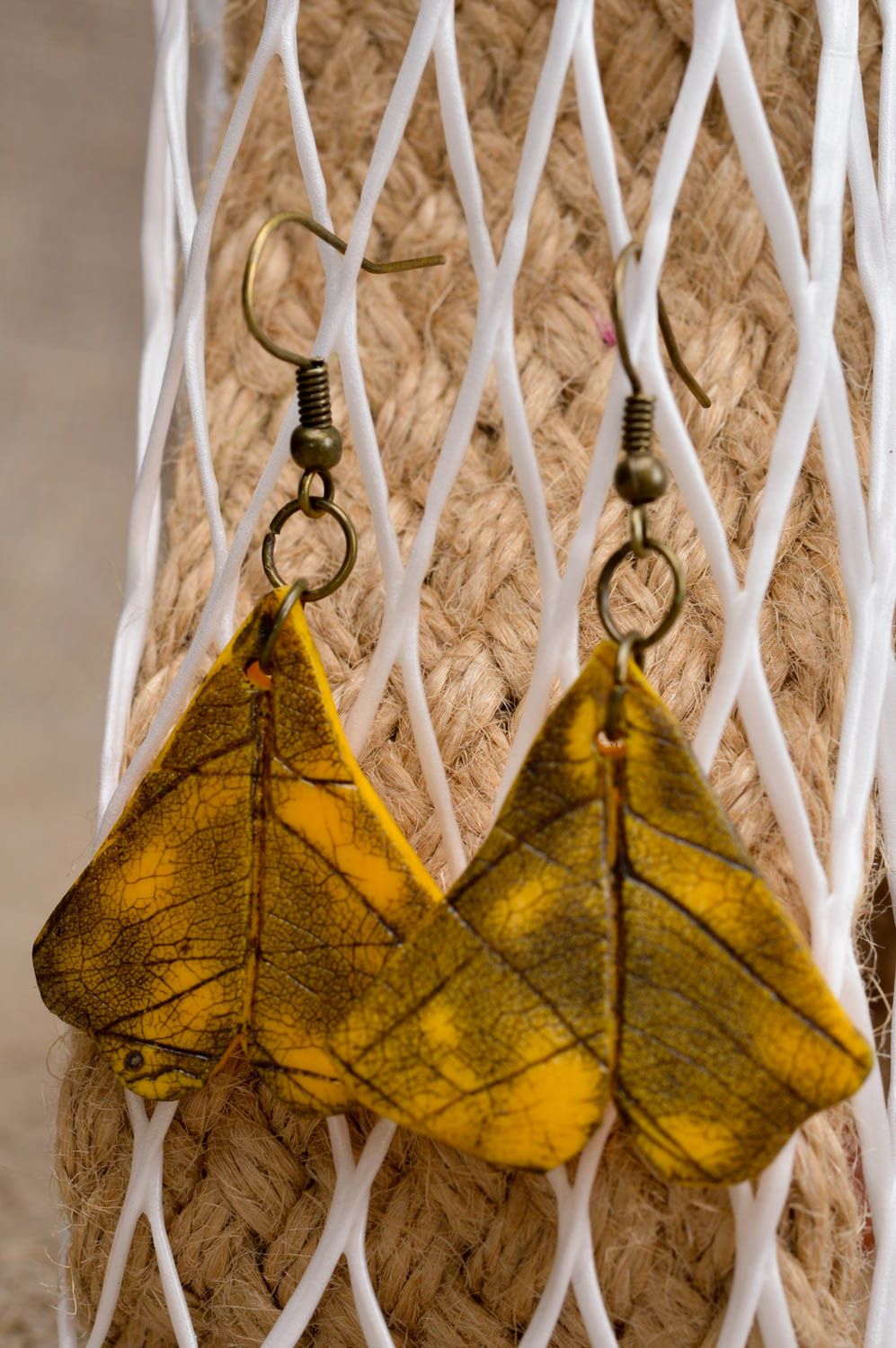 Модные серьги украшение ручной работы серьги из полимерной глины оливковые фото 1