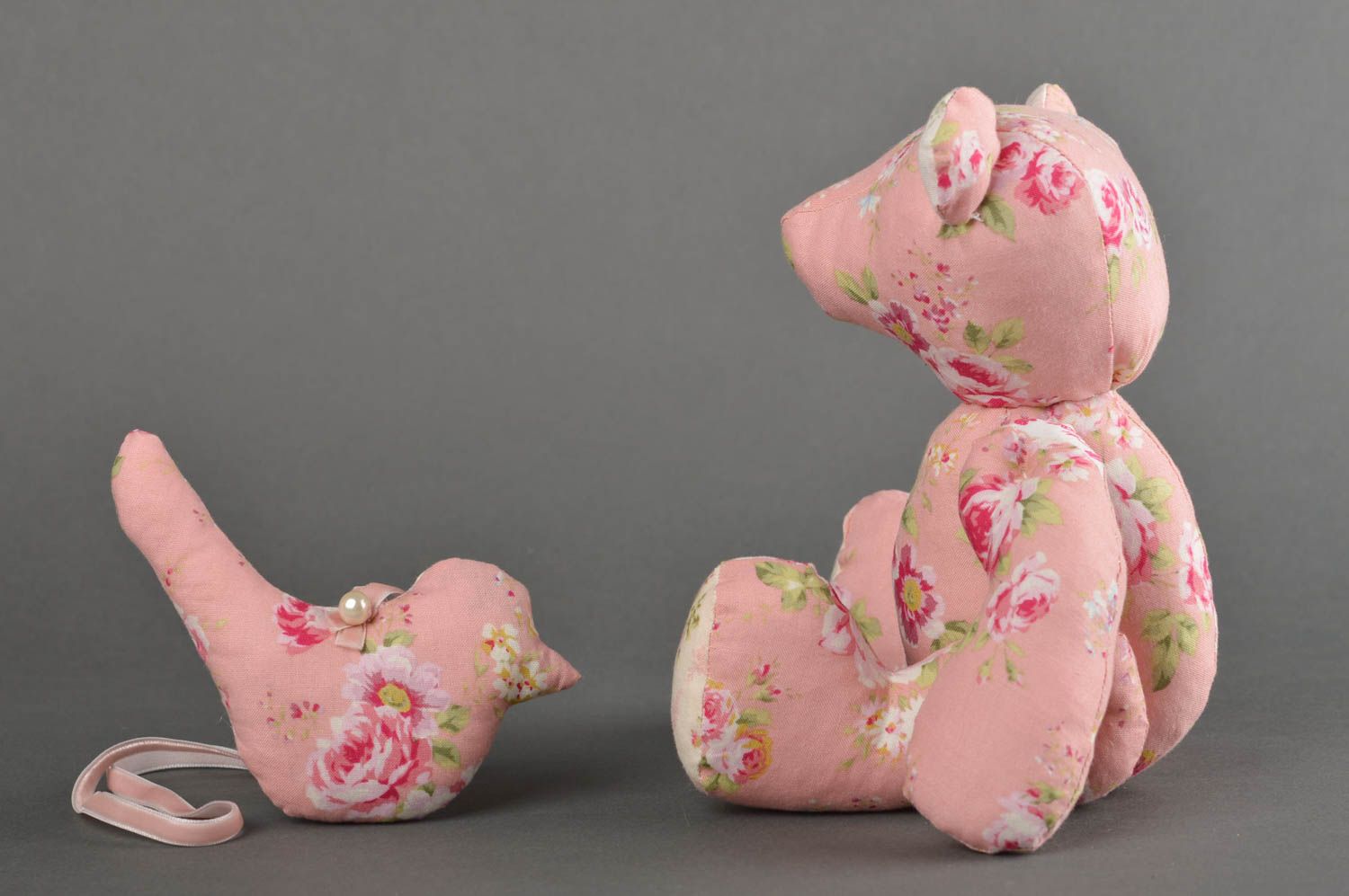 Jouet ours Oiseau à suspendre faits main roses coton Décoration chambre enfant photo 4
