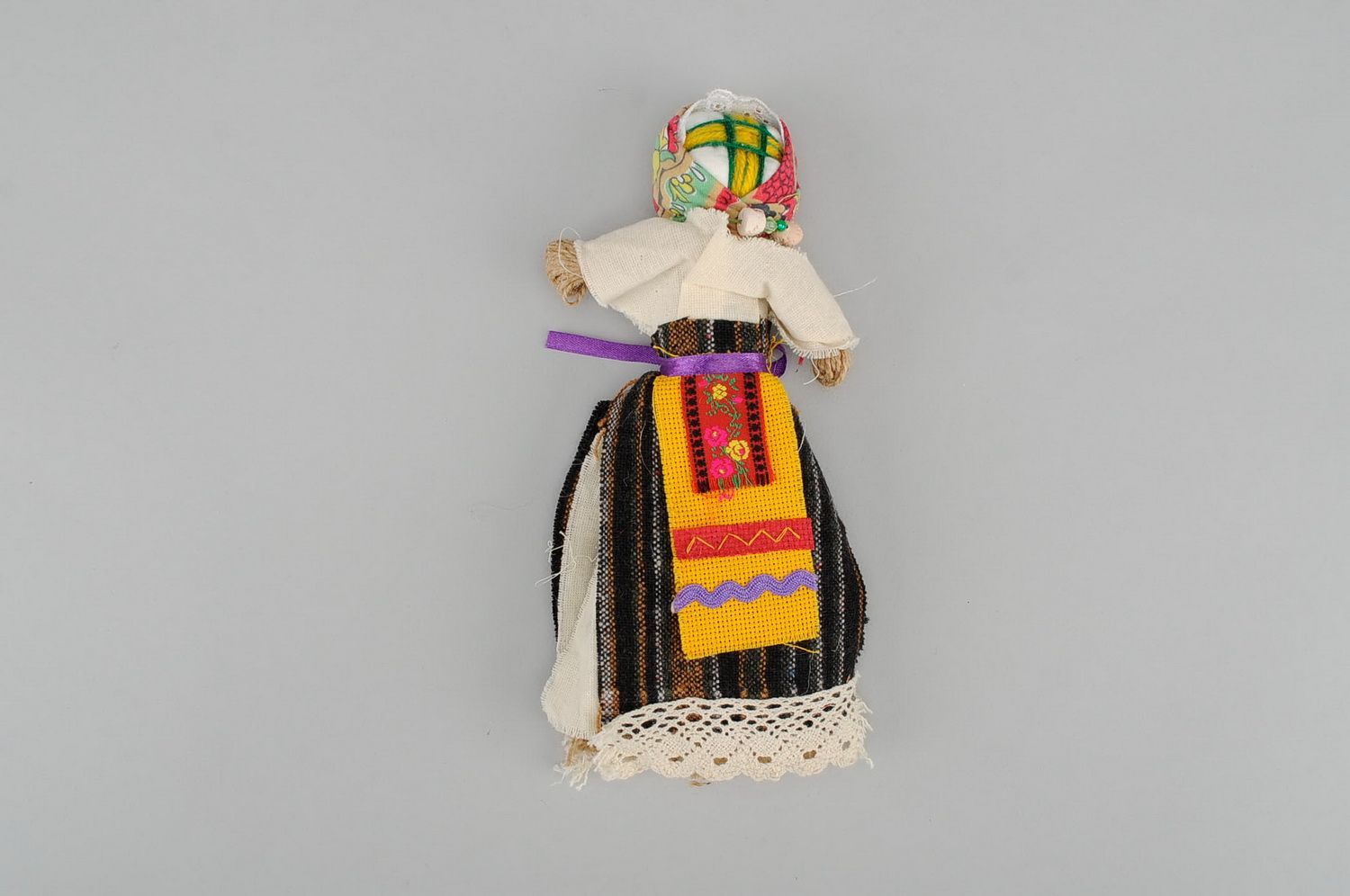Handgemachte kuschelige Puppe Motanka aus Sackleinen foto 3