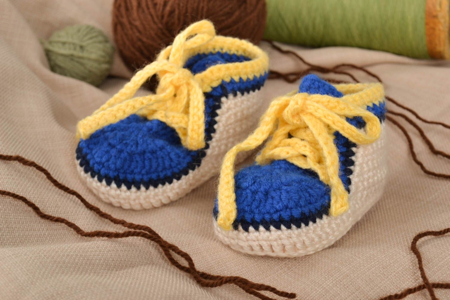 Handgefertigte Schuhe gehäkelte Babyschuhe Geschenke für Kleinkinder blau  foto 1