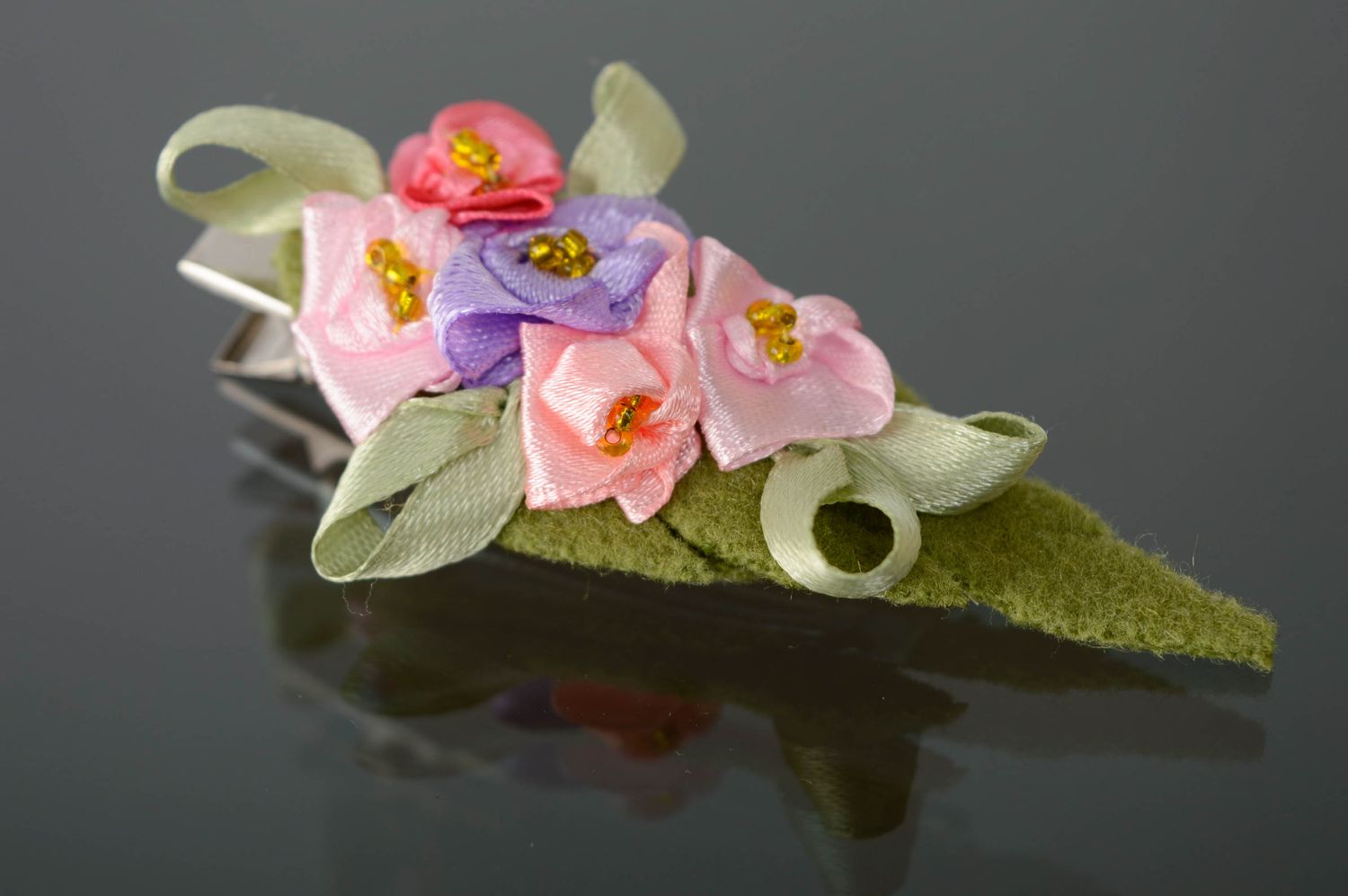 Designer hair clip with satin flowers photo 1