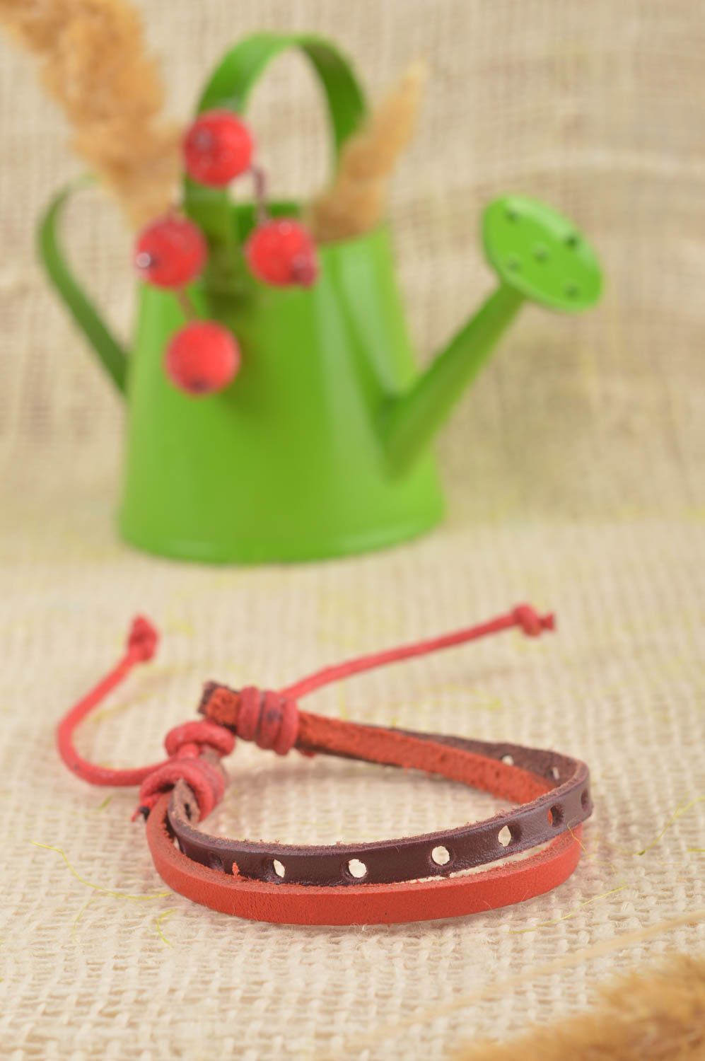 Pulsera hecha a mano de cuero bisutería artesanal regalo original para chica foto 1