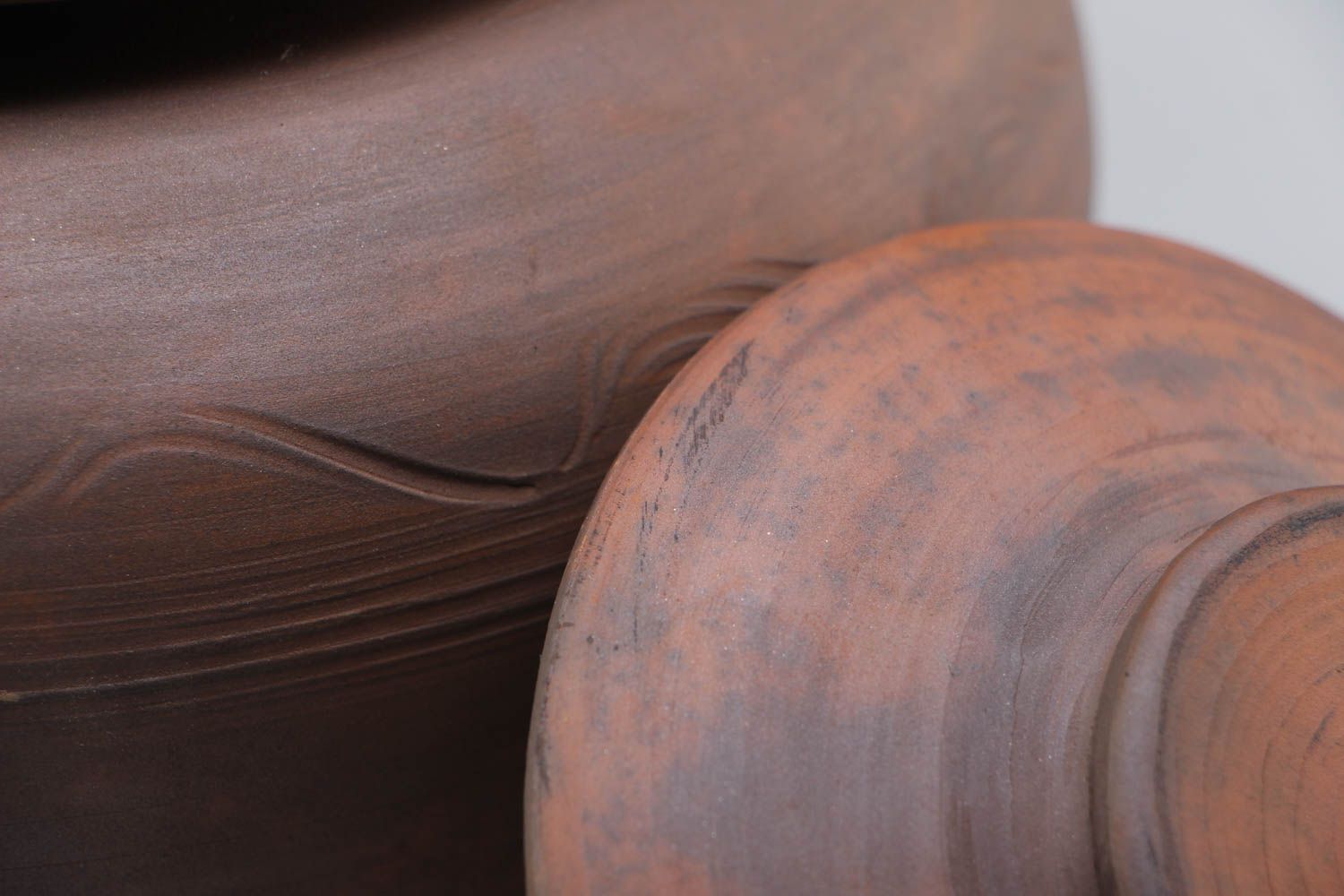 Глиняный горшок для запекания средний с крышкой коричневый хэнд мэйд на 2 л фото 4