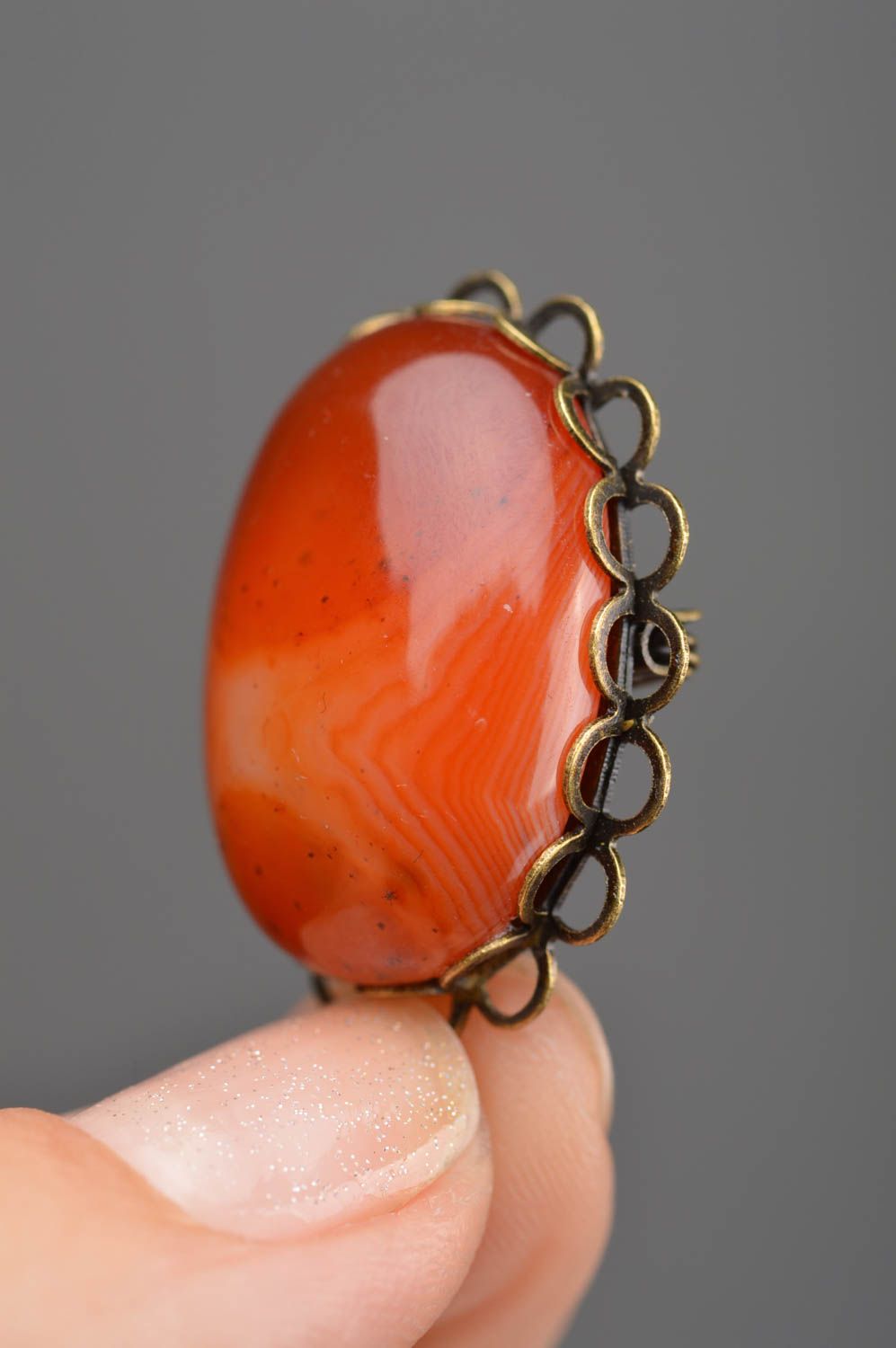 Broche metálico con piedra natural artesanal original ovalado vintage anaranjado foto 3