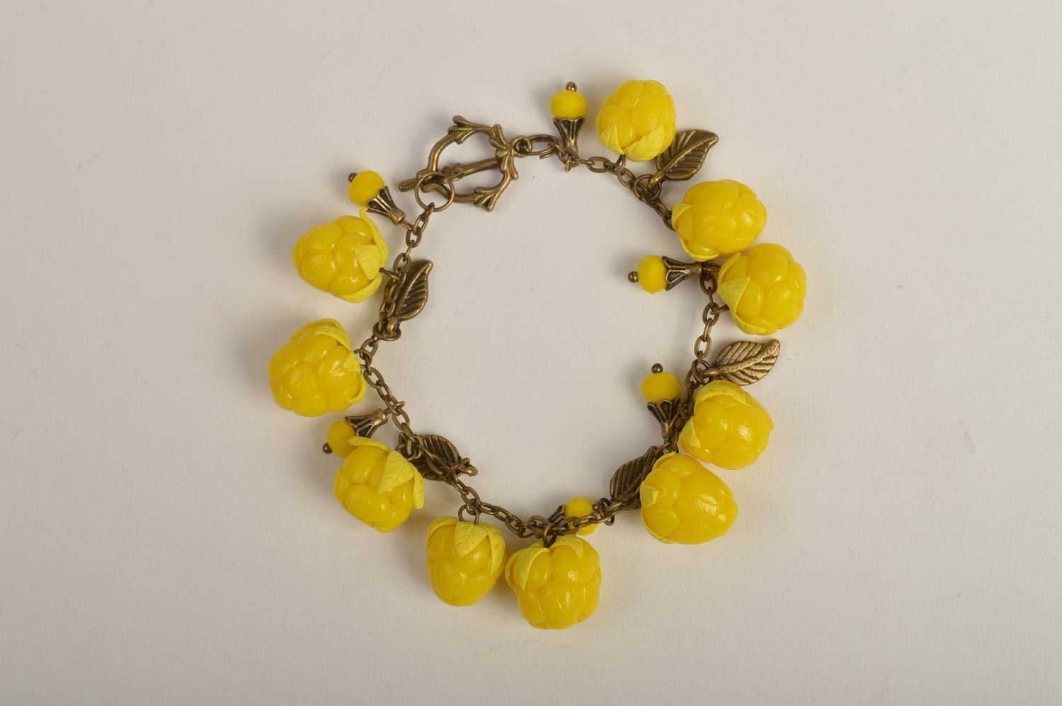 Bracelet pate polymere Bijou fait main jaune avec chaîne Accessoire femme photo 4