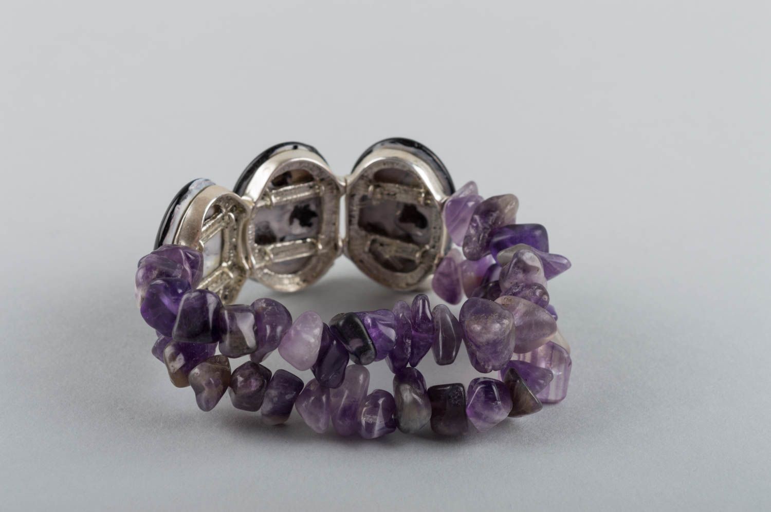 Bracelet en améthyste et laiton volumineux violet-noir fait main original  photo 4