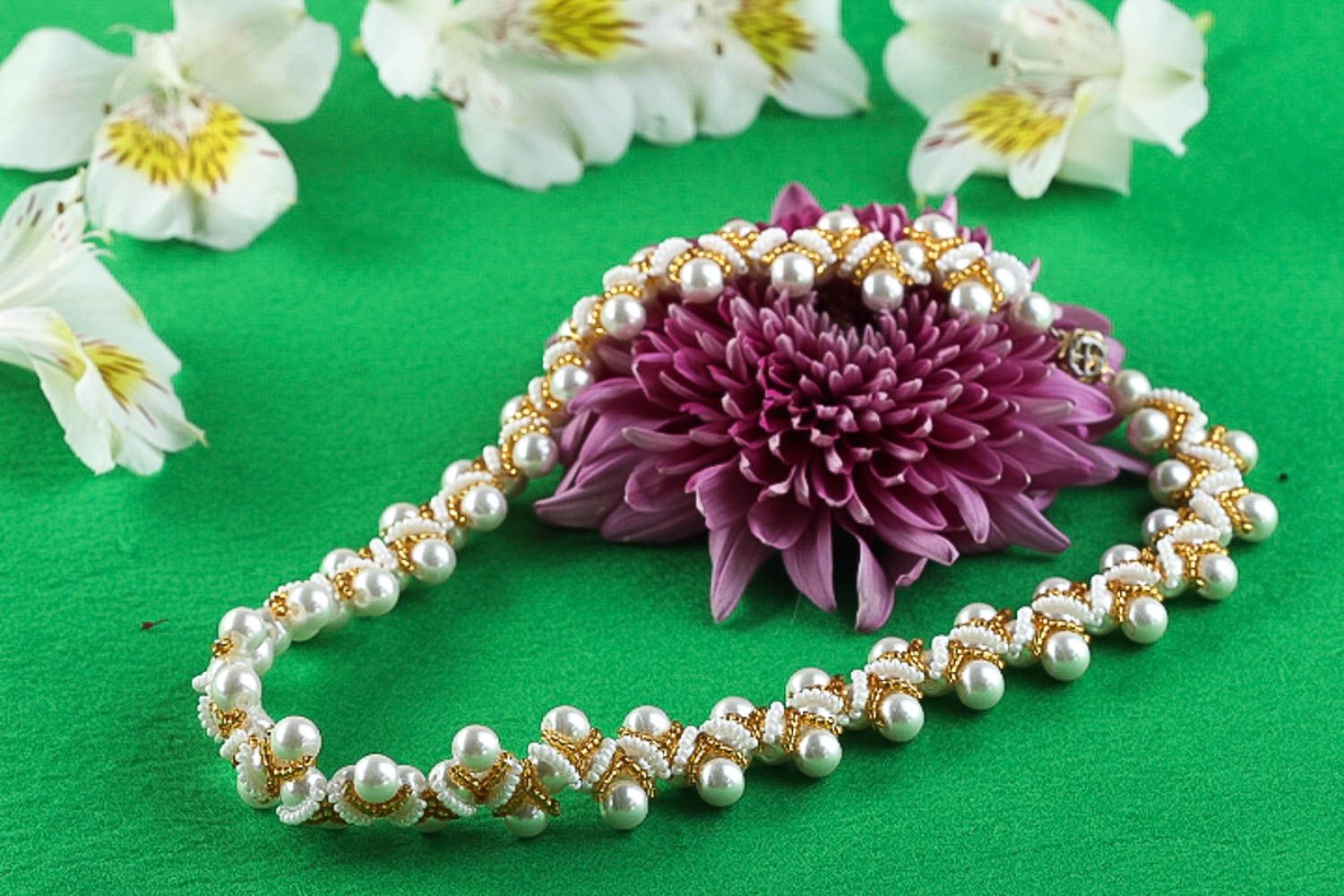 Beautiful handmade beaded necklace artisan jewelry designs bead weaving ideas photo 1