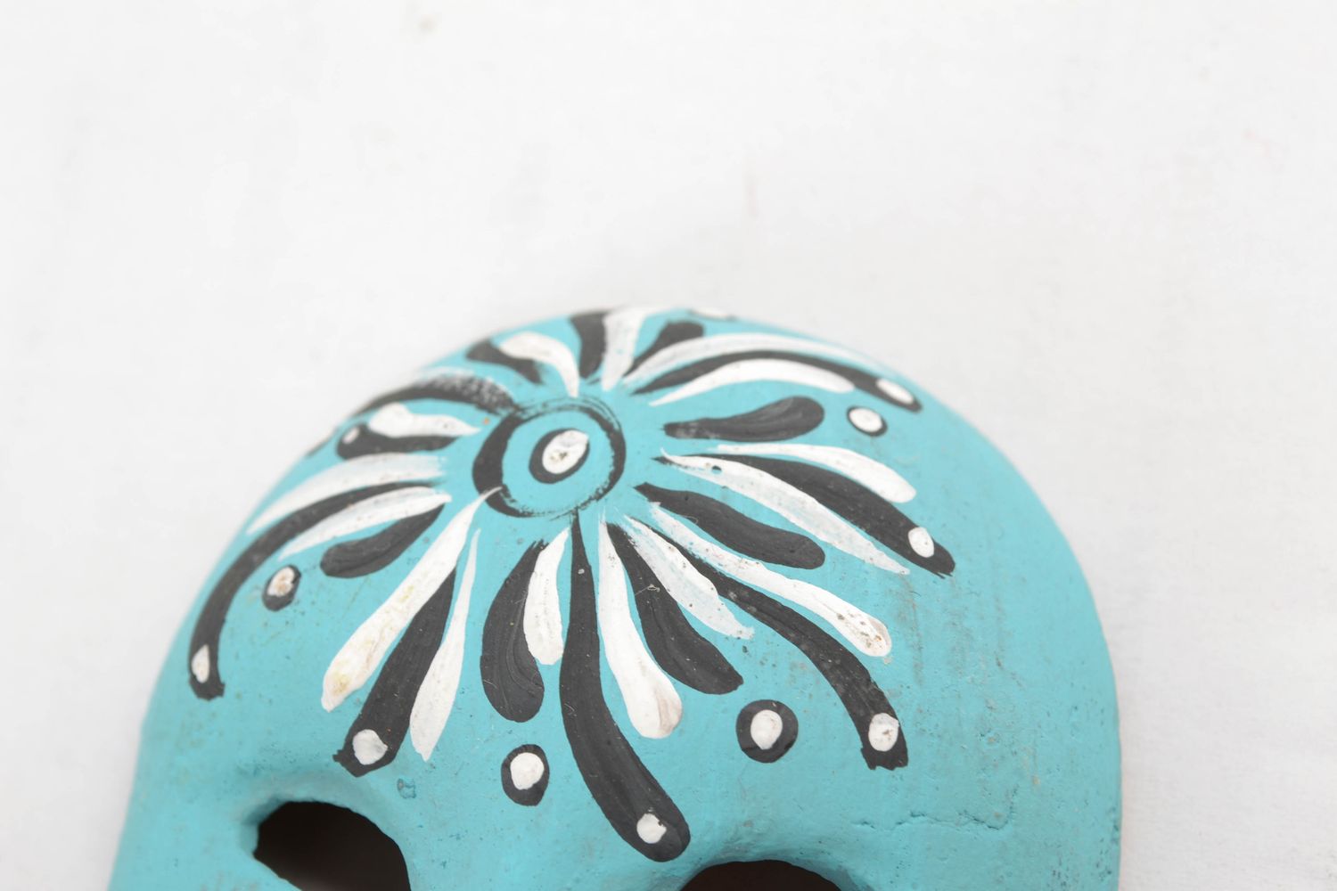 Mini masque décoratif bleu en argile souvenir fait main photo 4