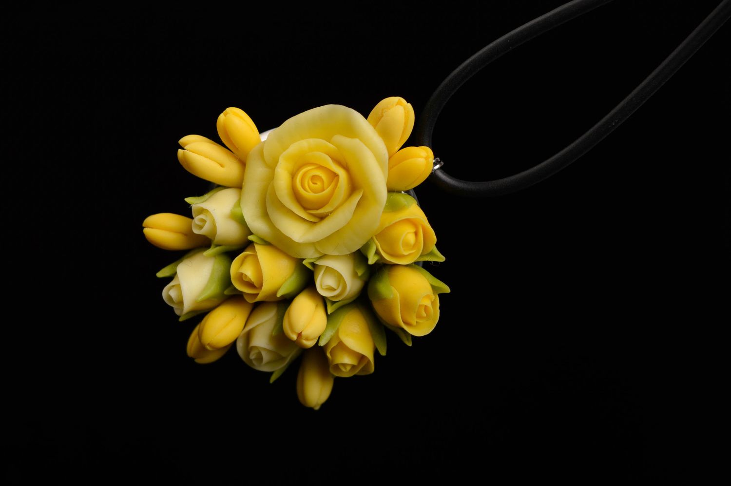 Подвеска из холодного фарфора Желтые розы фото 4