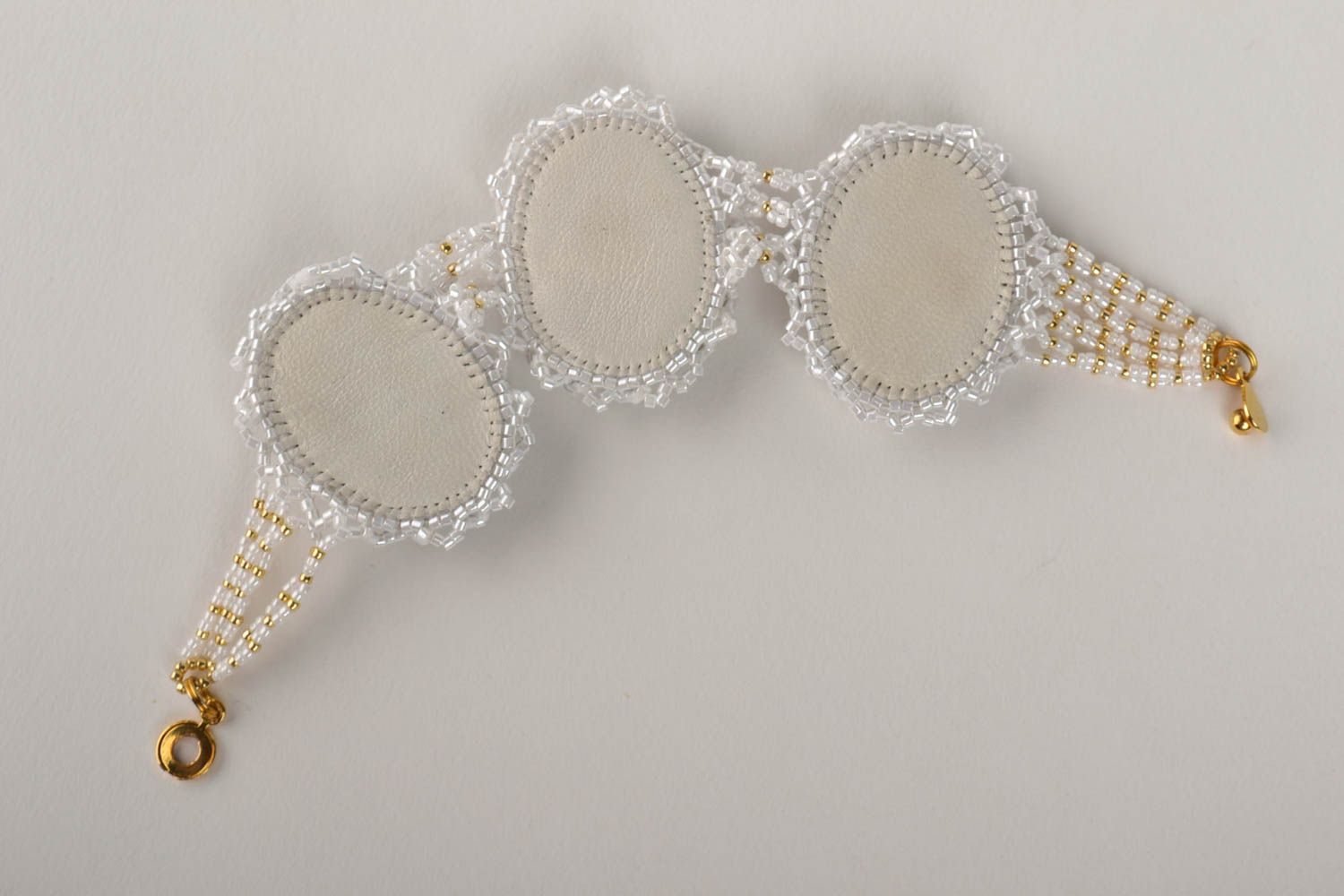 Pulsera de abalorios blanca hecha a mano accesorio para mujer regalo original  foto 3