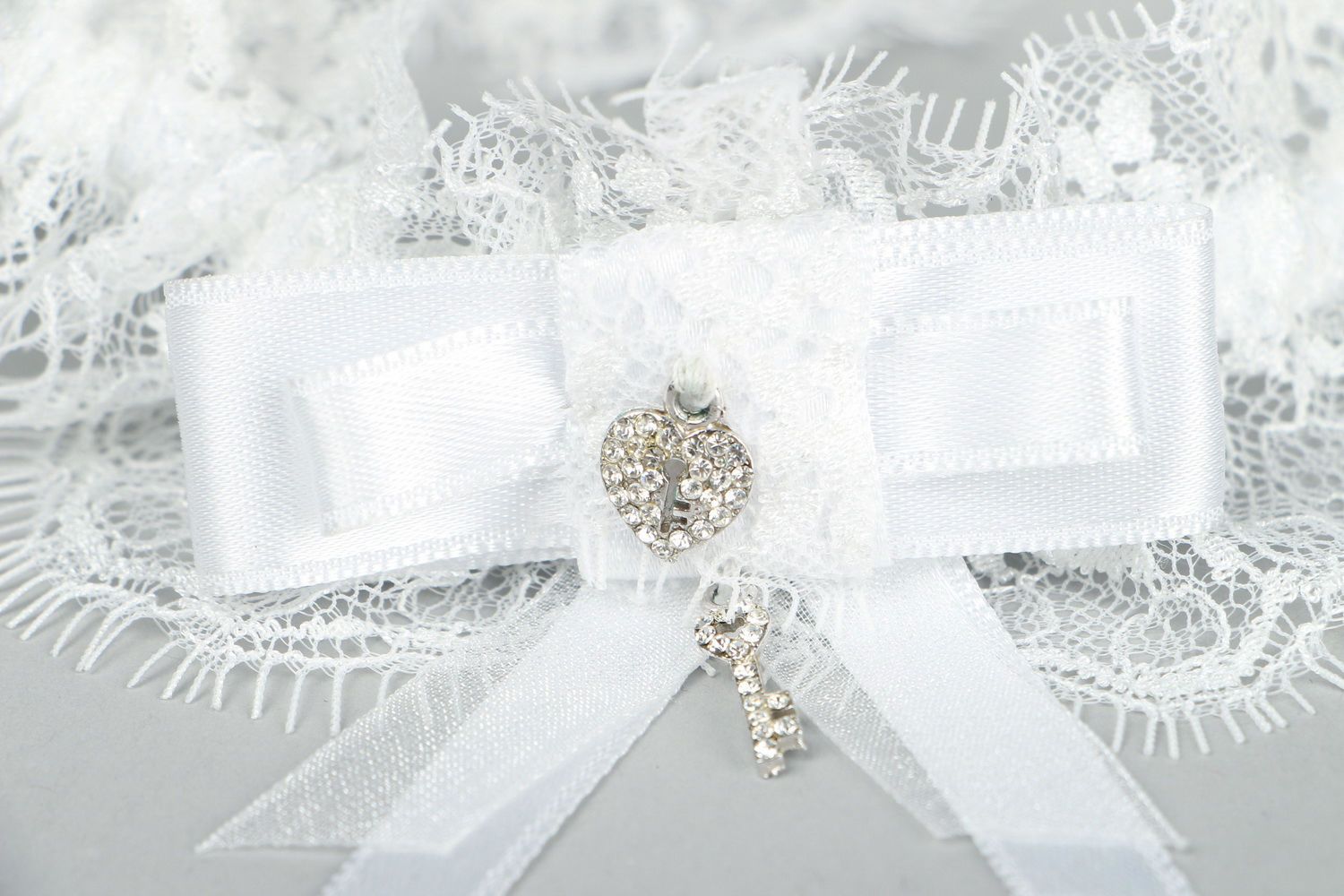 Lace garter for bride with rhinestones photo 2