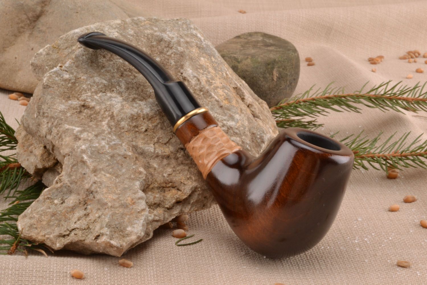 Wooden smoking pipe for decorative use only photo 1