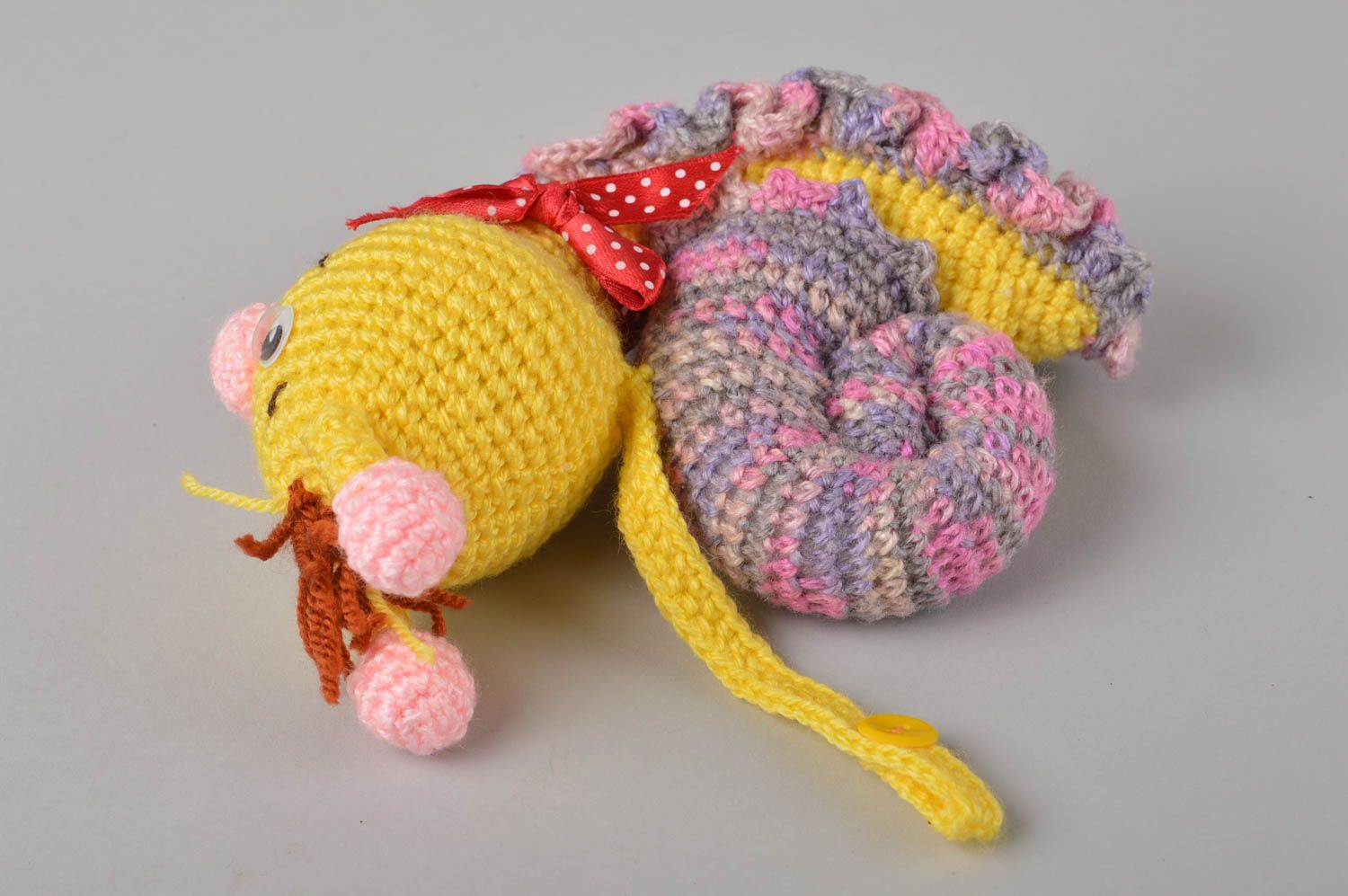 Jouet escargot Peluche faite main tricotée au crochet jaune Cadeau enfant photo 3