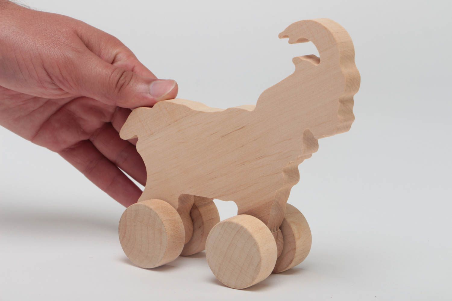 Juguete sobre ruedas de madera pieza para decoupage hecho a mano cabra foto 5