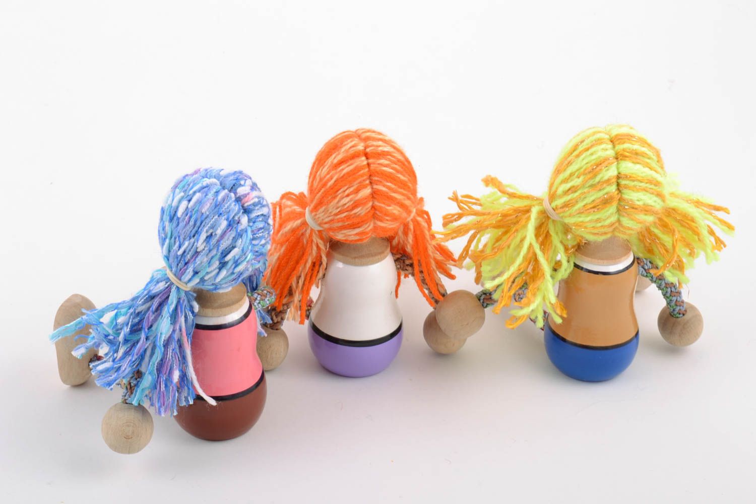 Ensemble de poupées en bois peintes de couleurs faites main écologiques 3 pièces photo 5